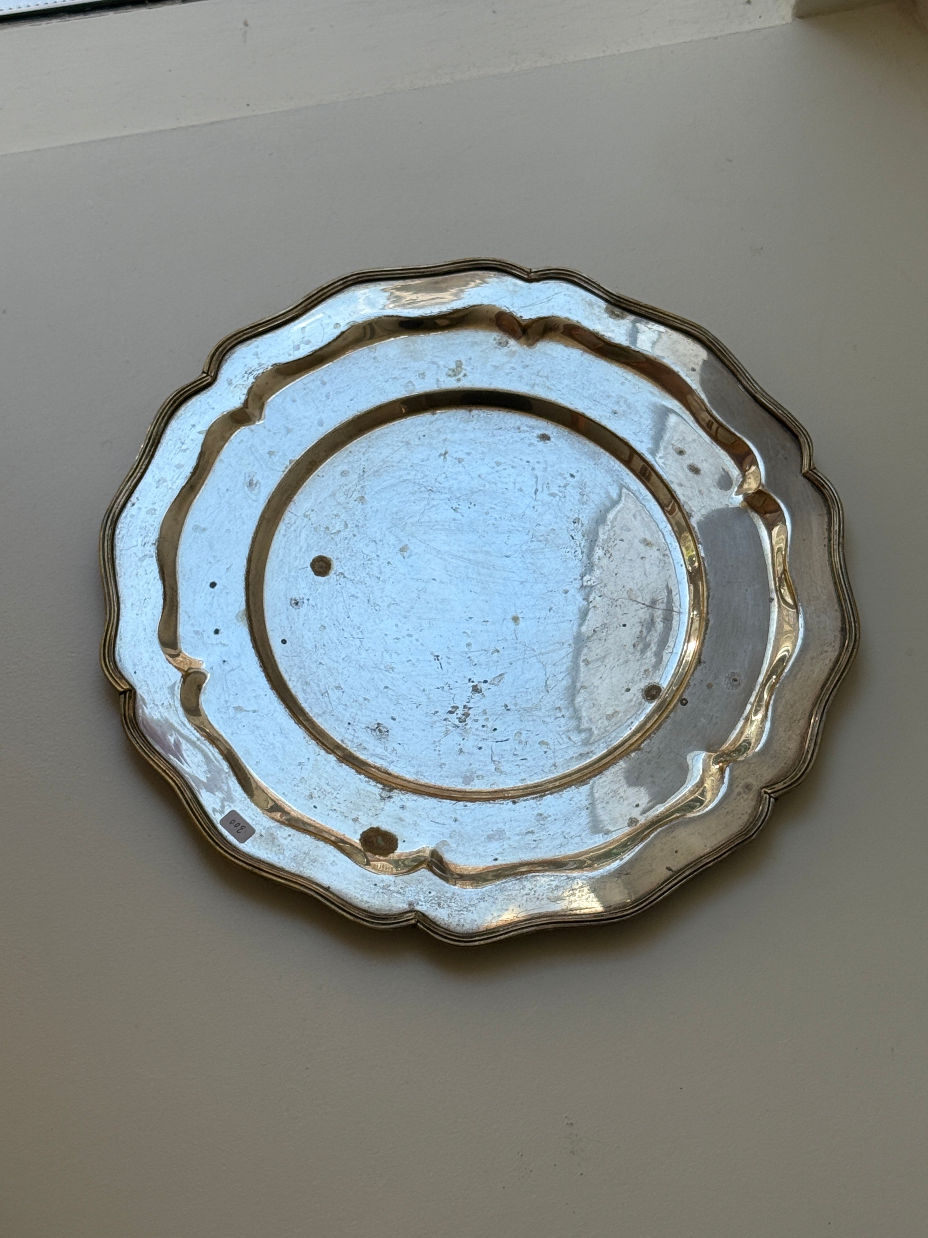 Scalloped platter