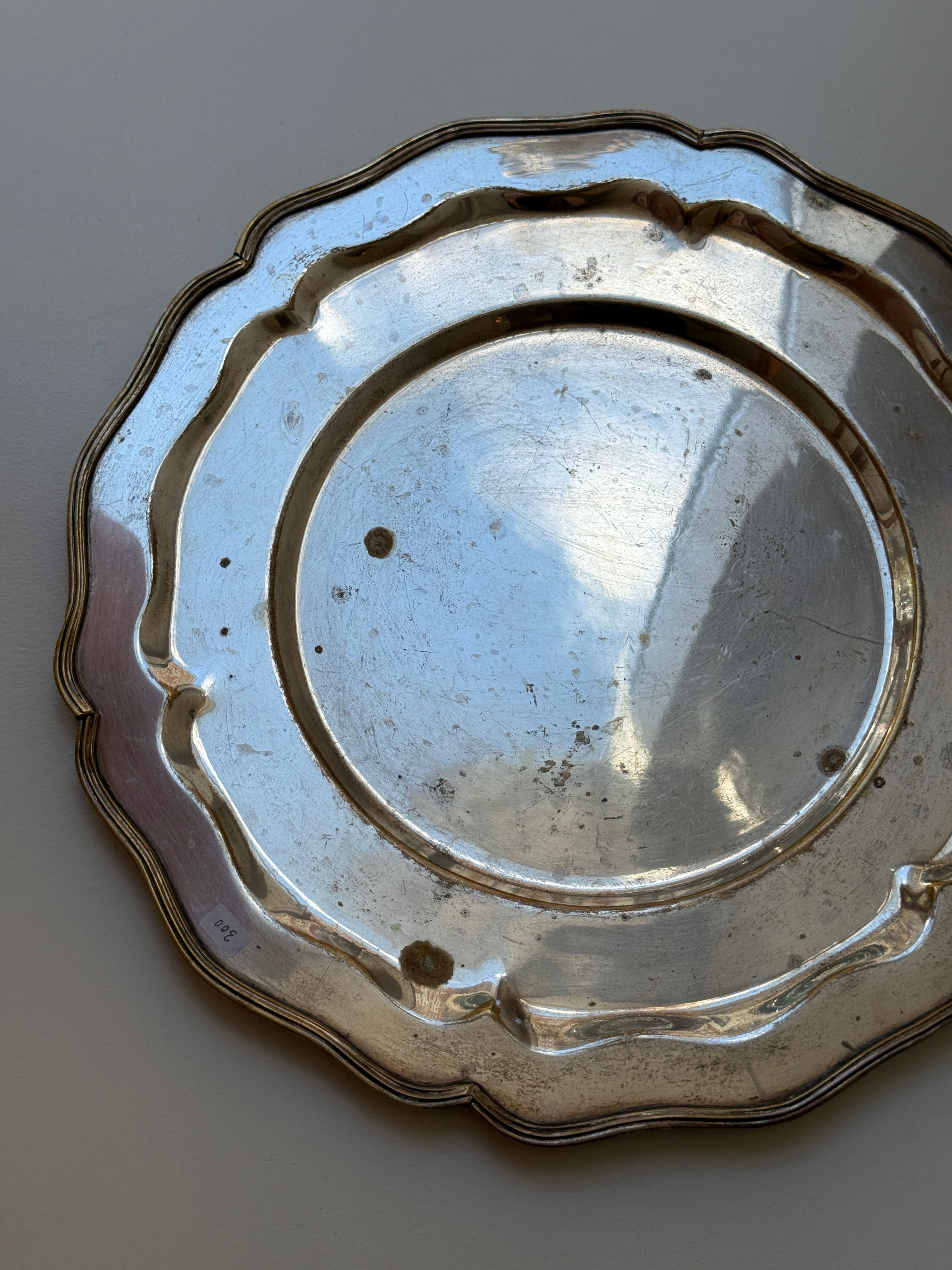 Scalloped platter