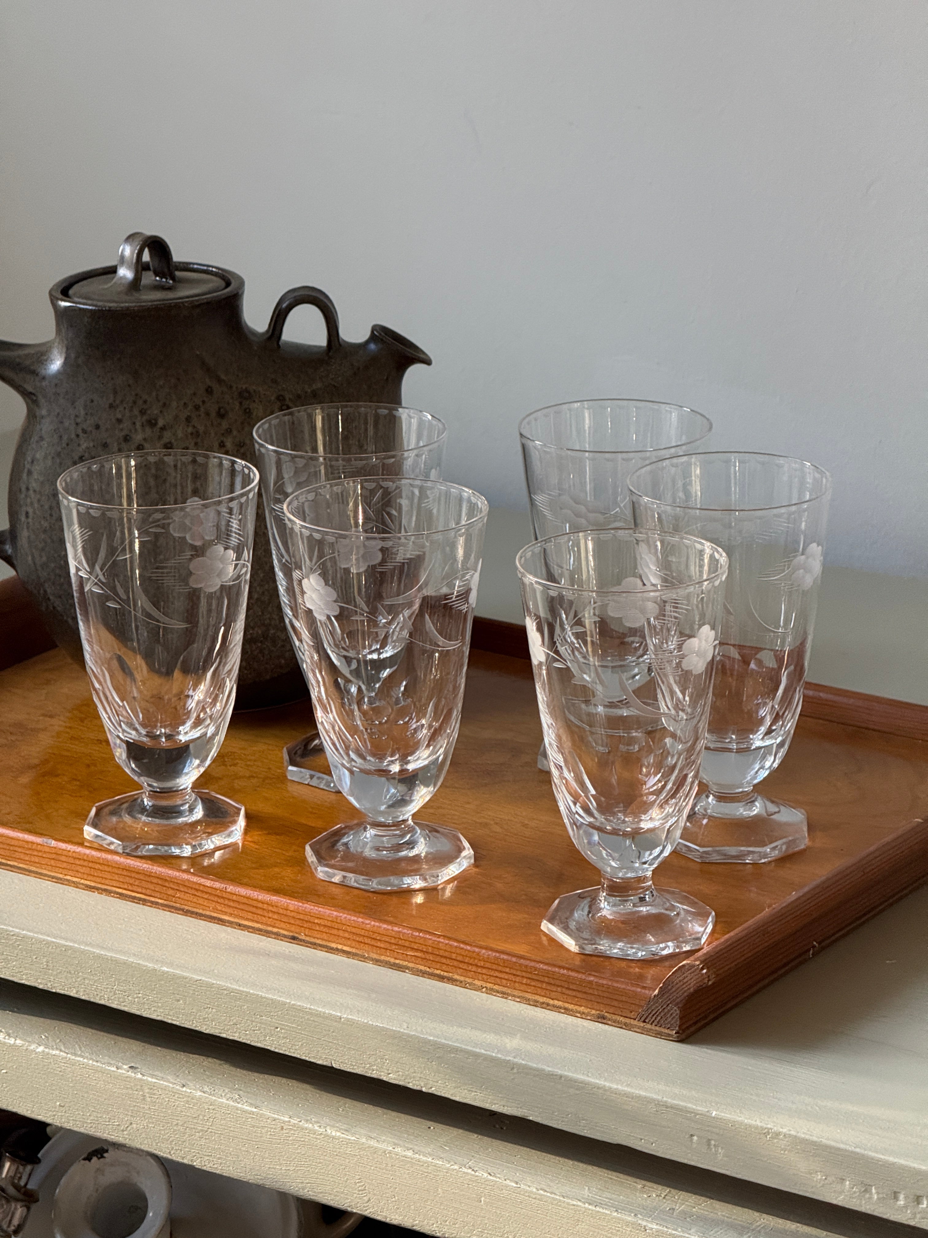 Footed glass tumblers (6 pcs)