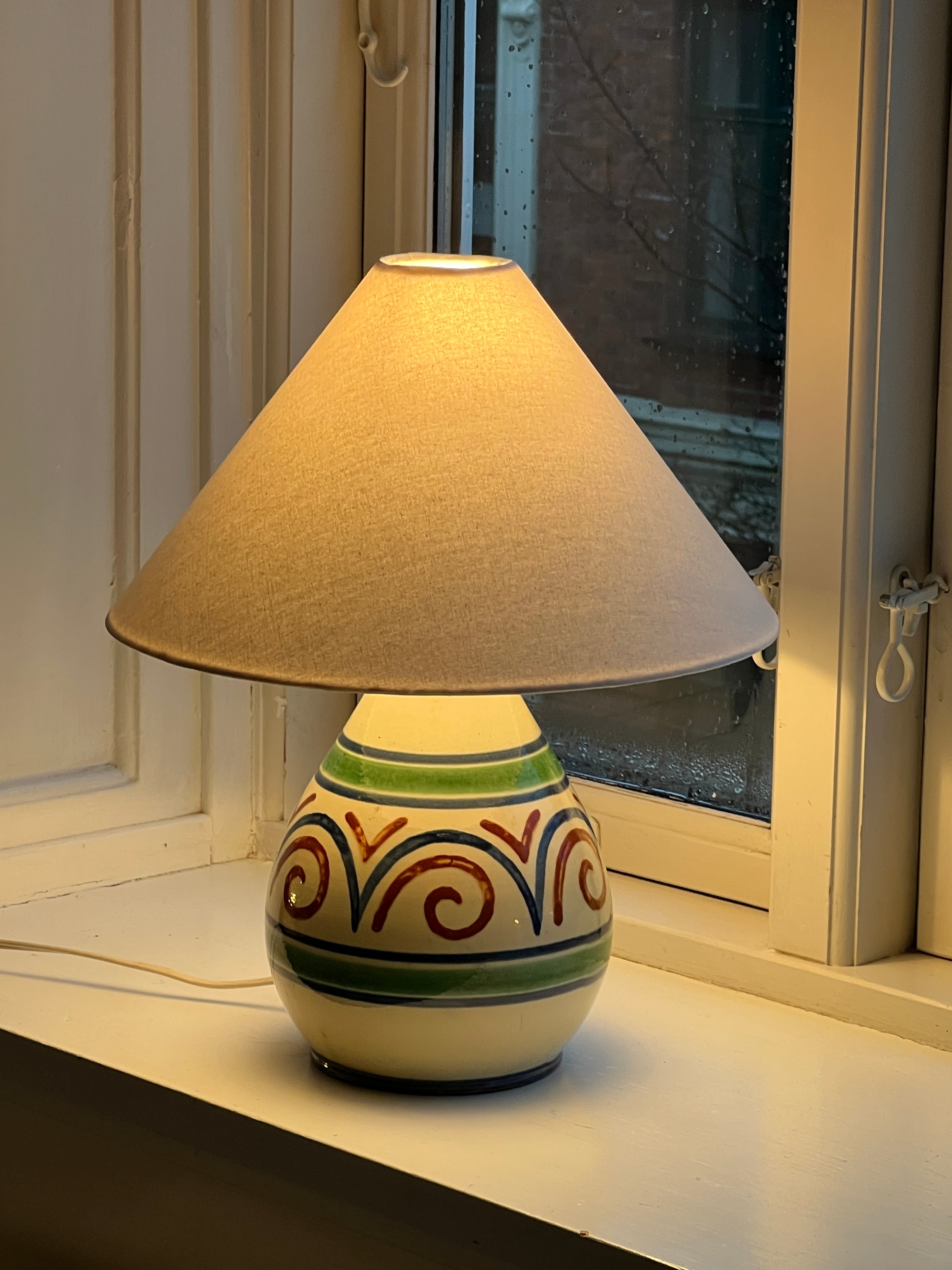 Ceramic table lamp