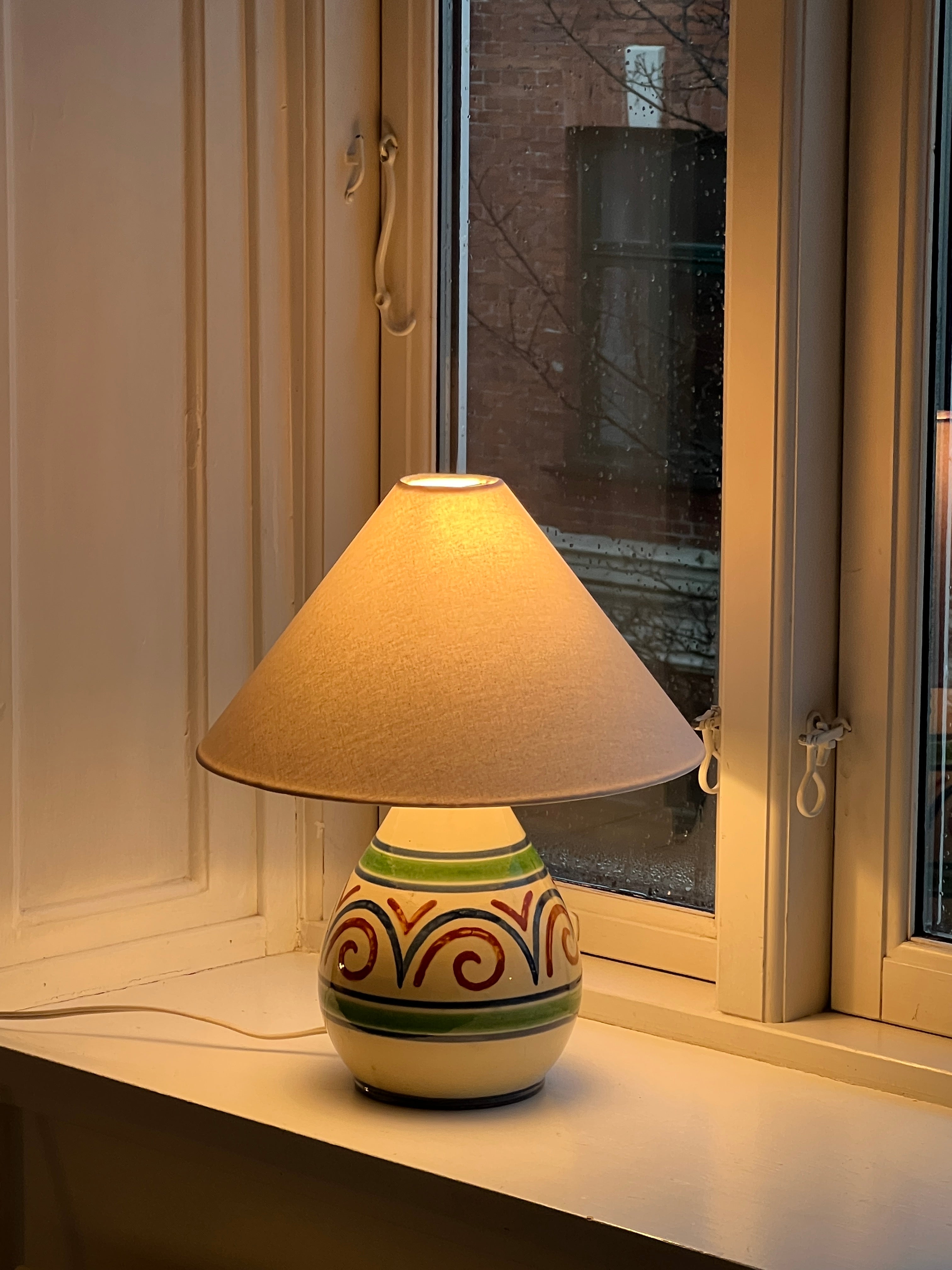 Ceramic table lamp