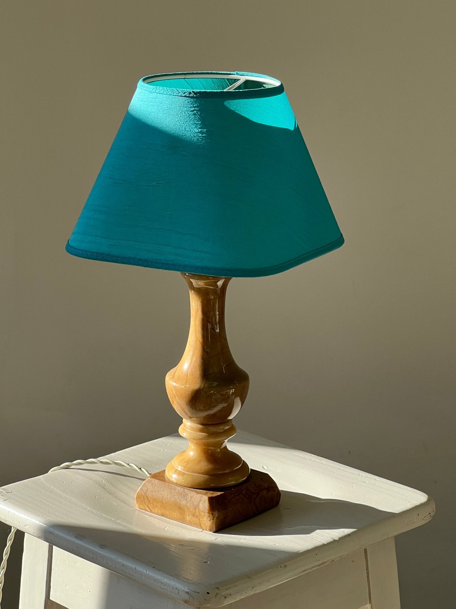 Alabaster table lamp - NEROLI