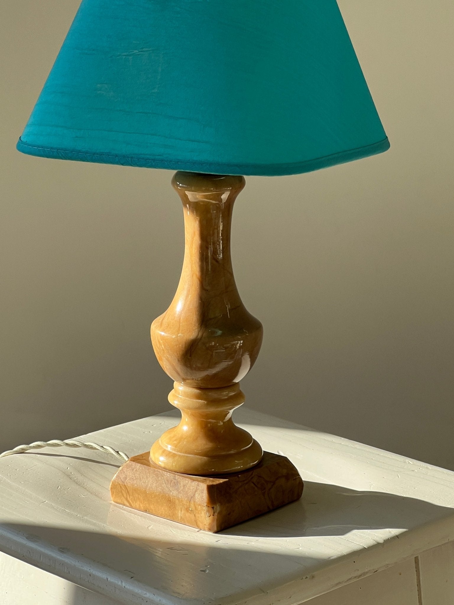 Alabaster table lamp - NEROLI