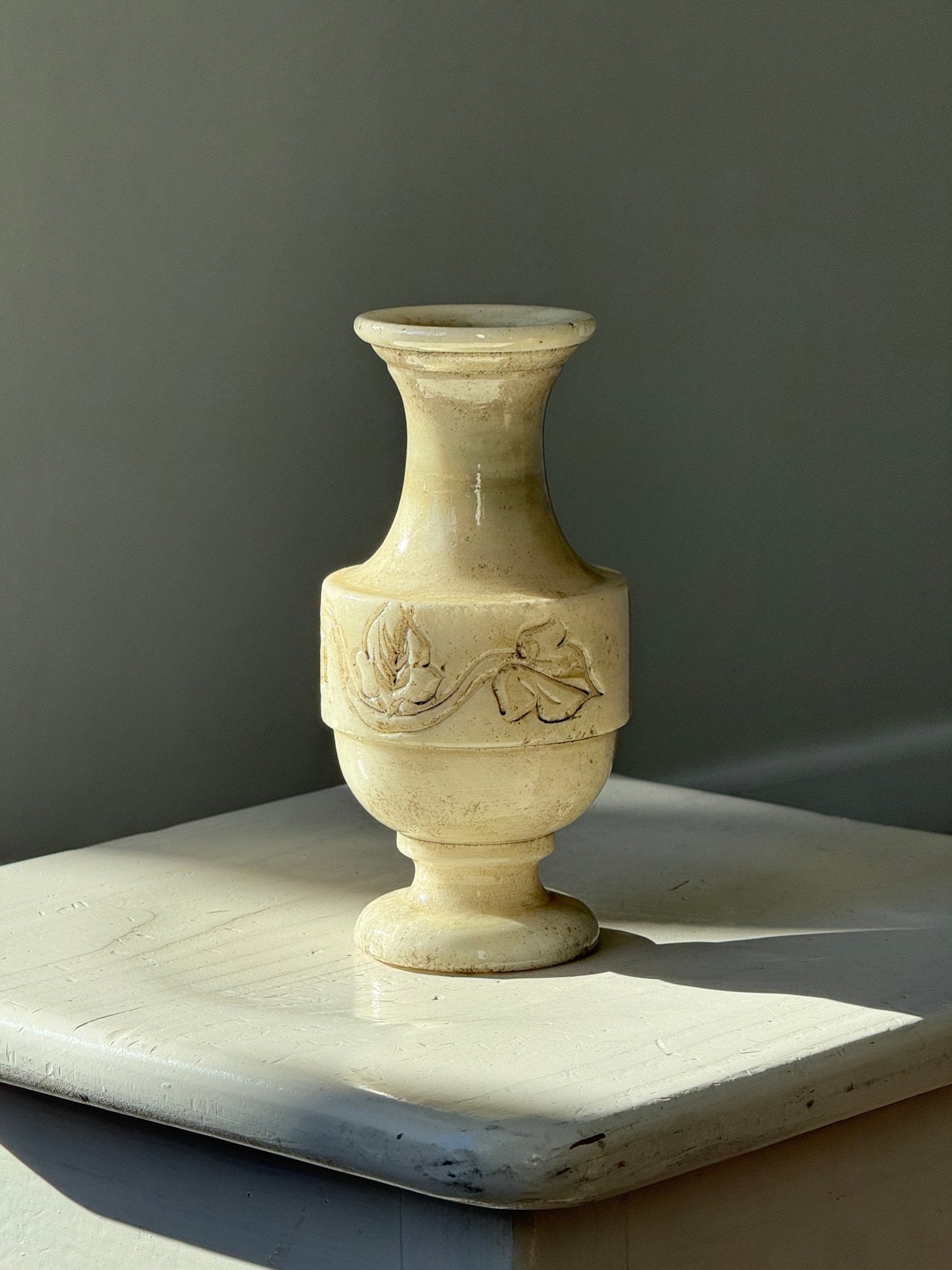 Alabaster vase - NEROLI