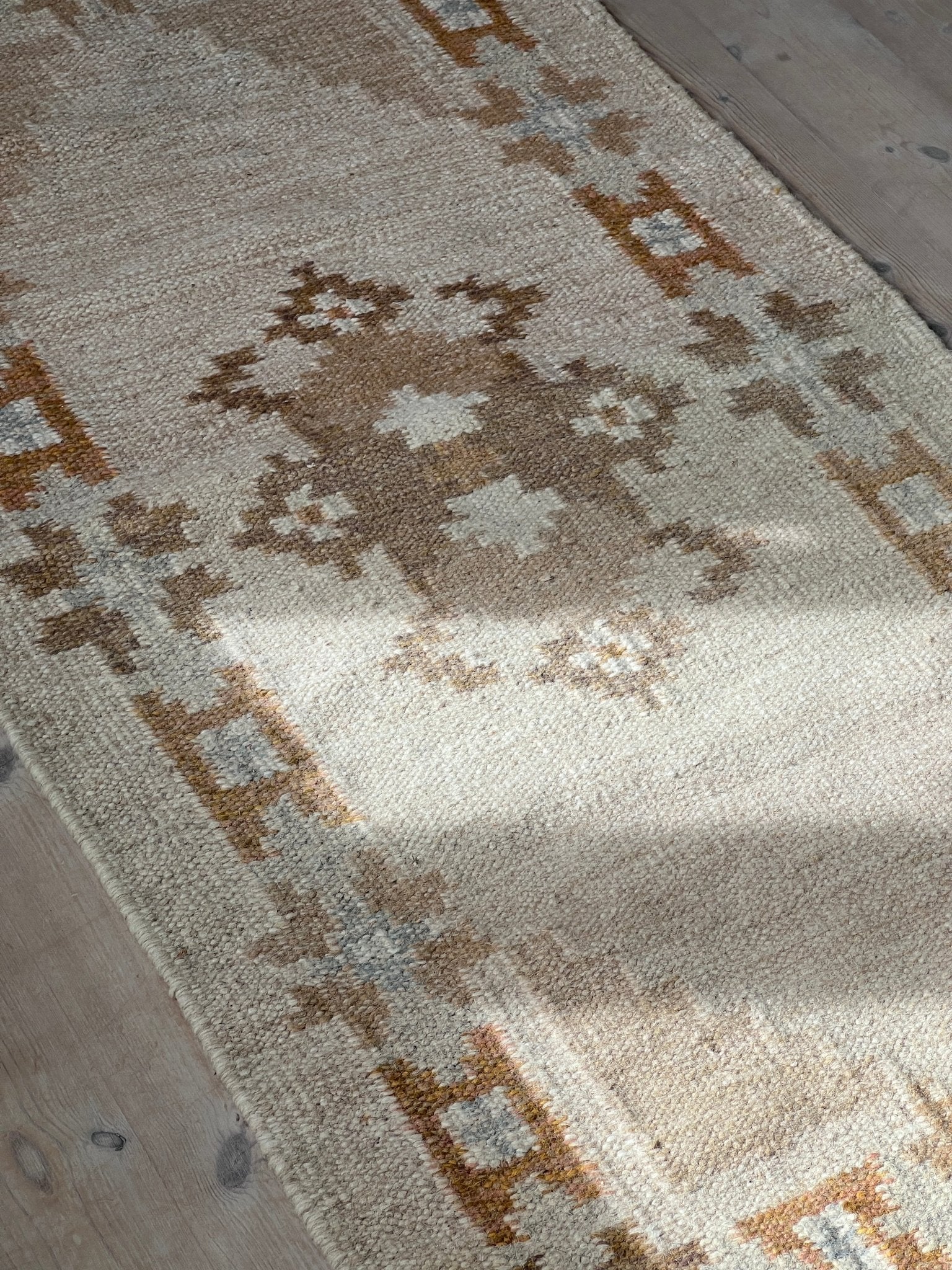 Almond flatweave rug - NEROLI