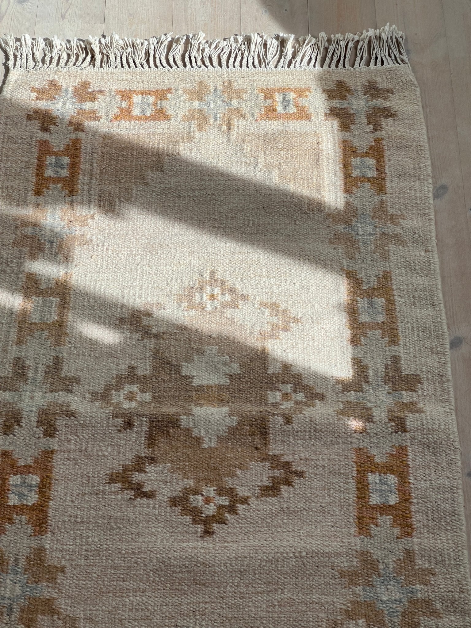 Almond flatweave rug - NEROLI