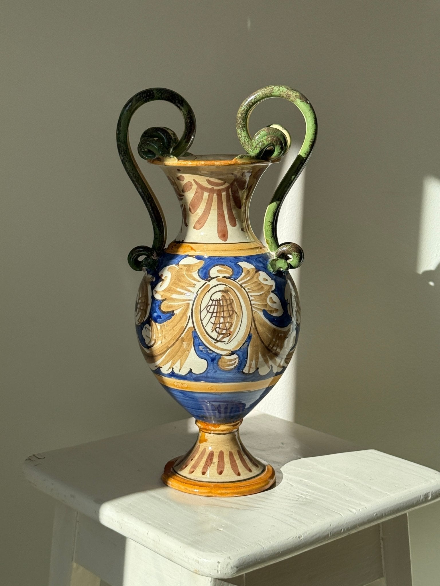Amphora vase - NEROLI