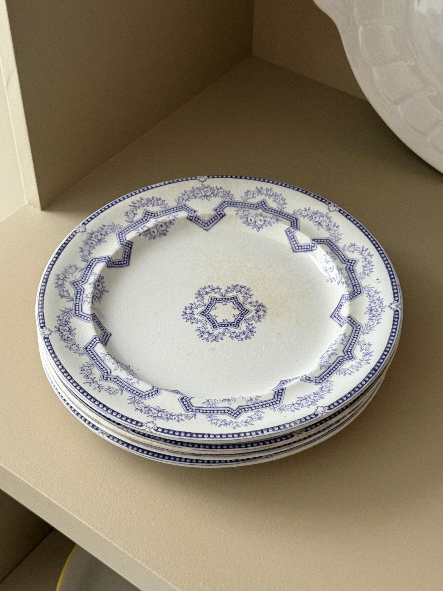 Antique dinner plates (4 pcs) - NEROLI