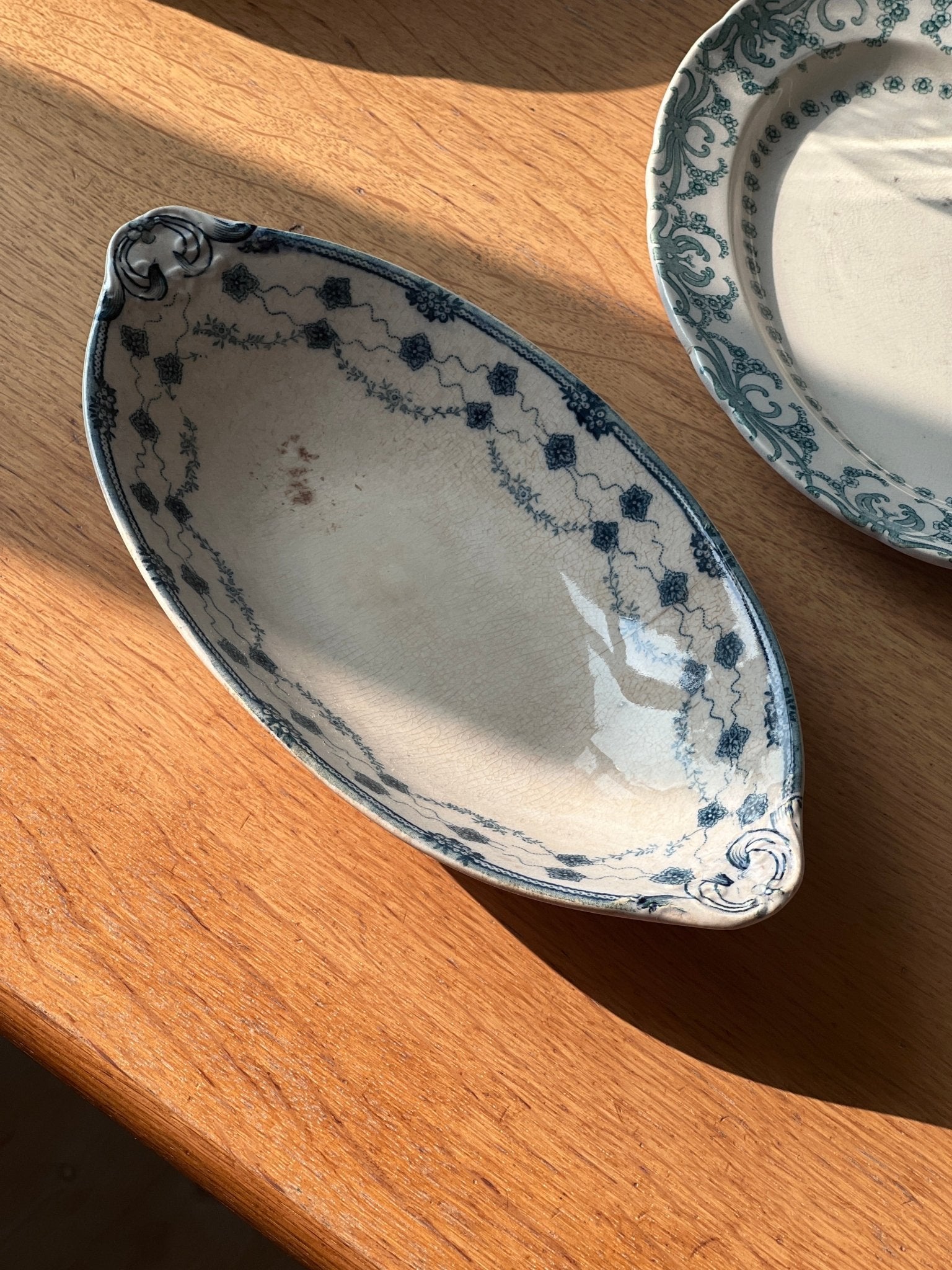 Antique dish - NEROLI