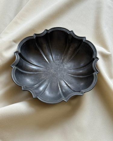 Antique tin bowl - NEROLI