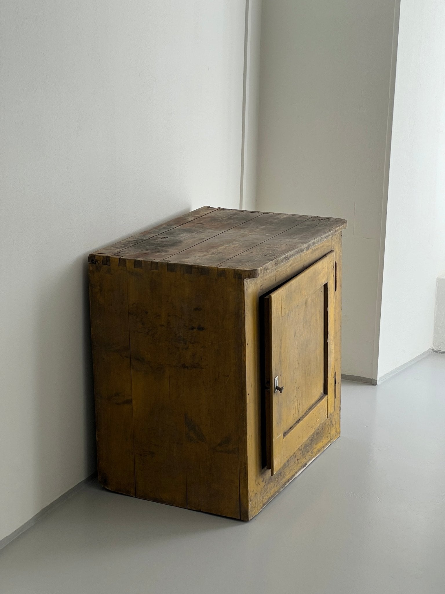 Antique wooden refrigerator - NEROLI