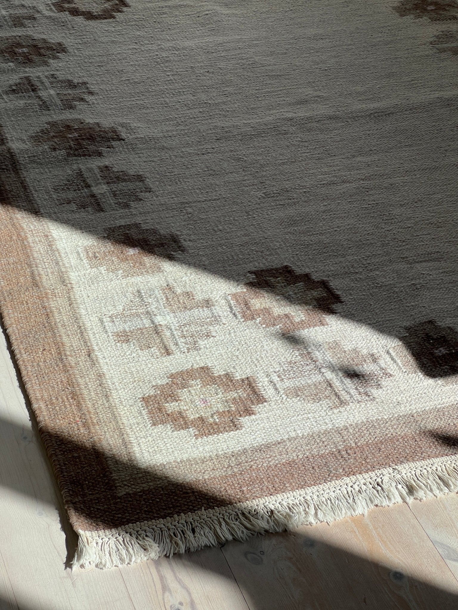 Beige flatweave rug - NEROLI