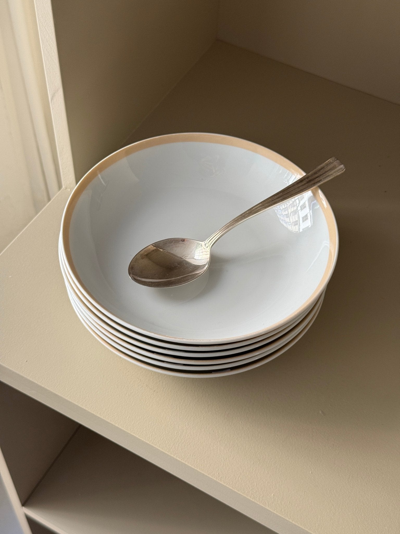 Beige striped pasta plates (11 pcs) - NEROLI