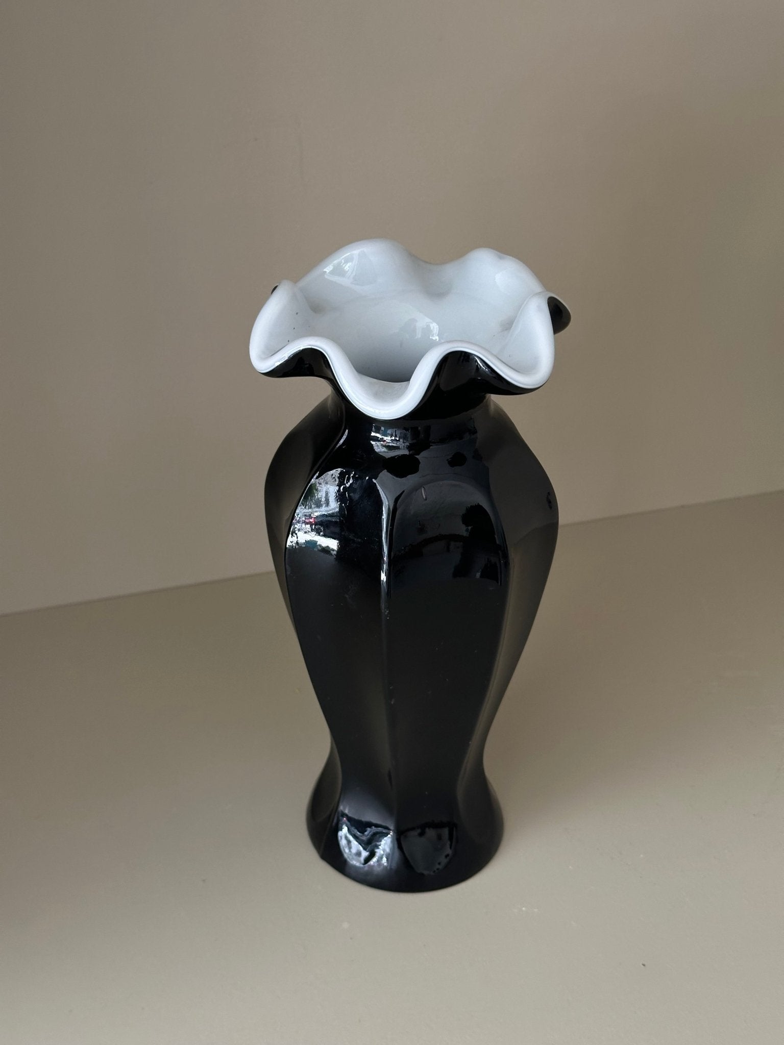 Black glass vase - NEROLI