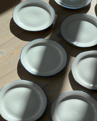 Blue rim lunch plates (11 pcs) - NEROLI