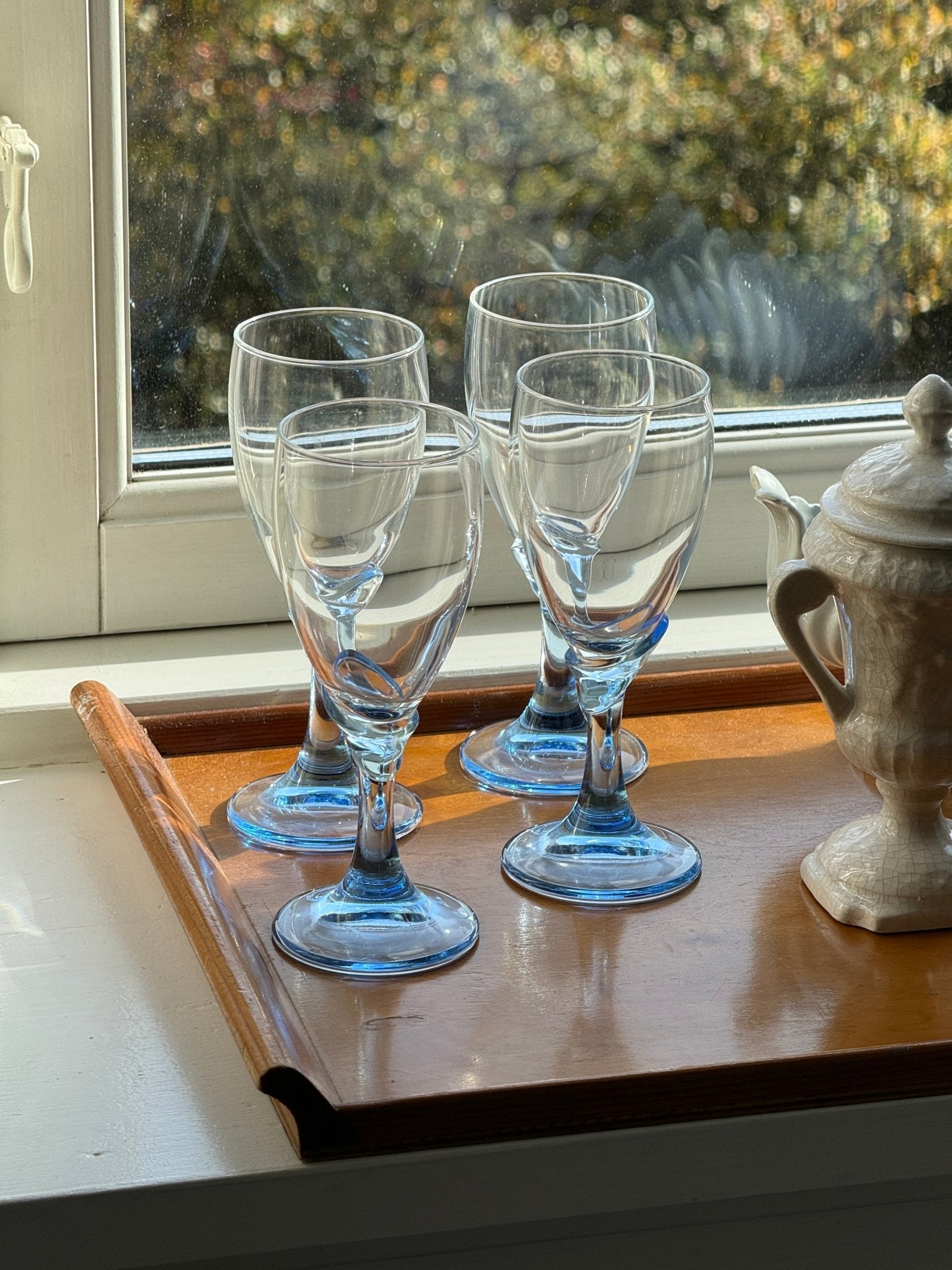 Blue stemmed wine glasses (4 pcs) - NEROLI