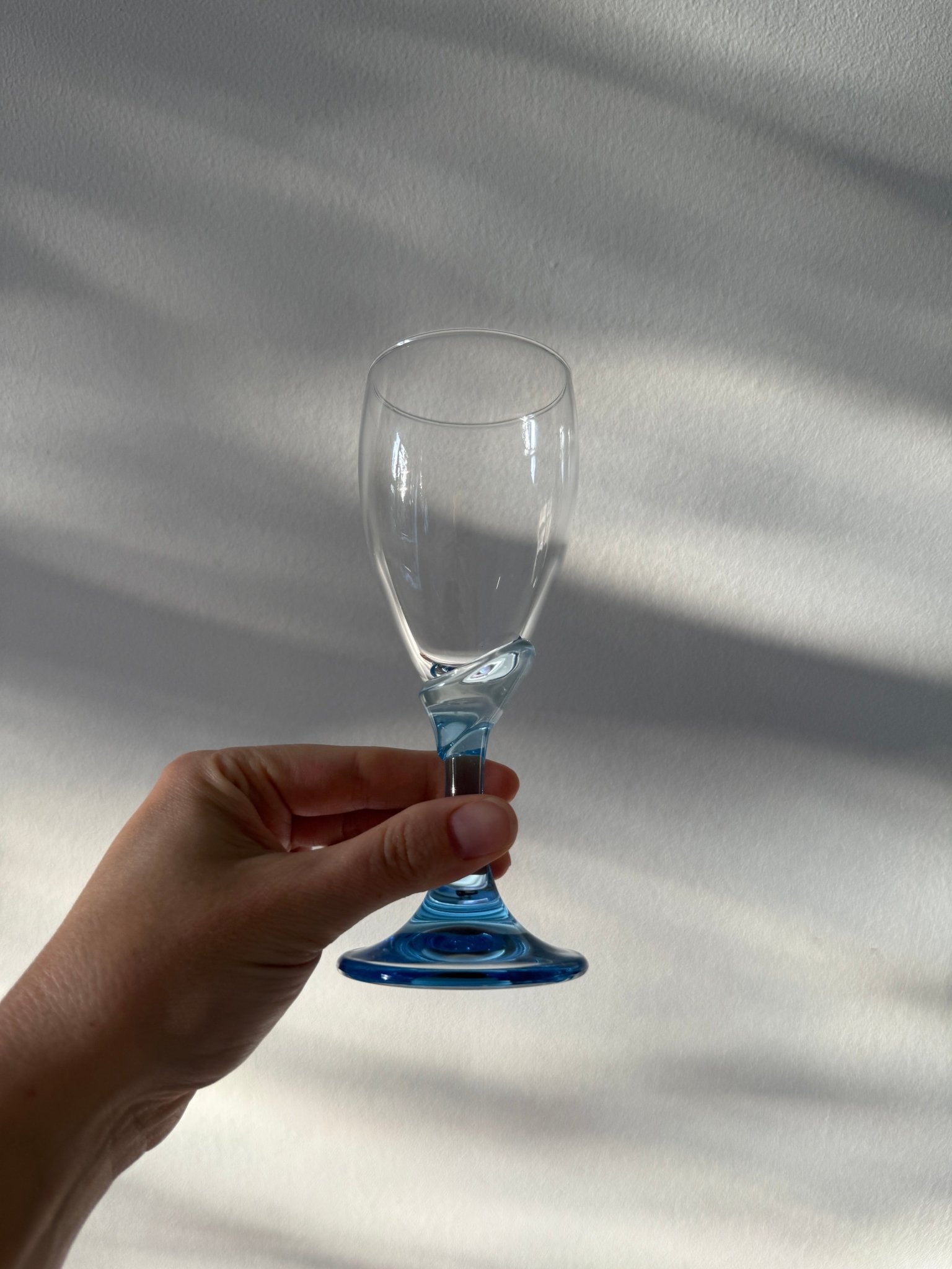 Blue stemmed wine glasses (4 pcs) - NEROLI