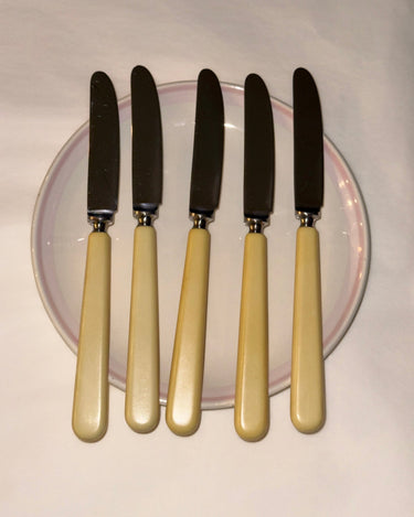 Butter - coloured knives (6 pcs) - NEROLI