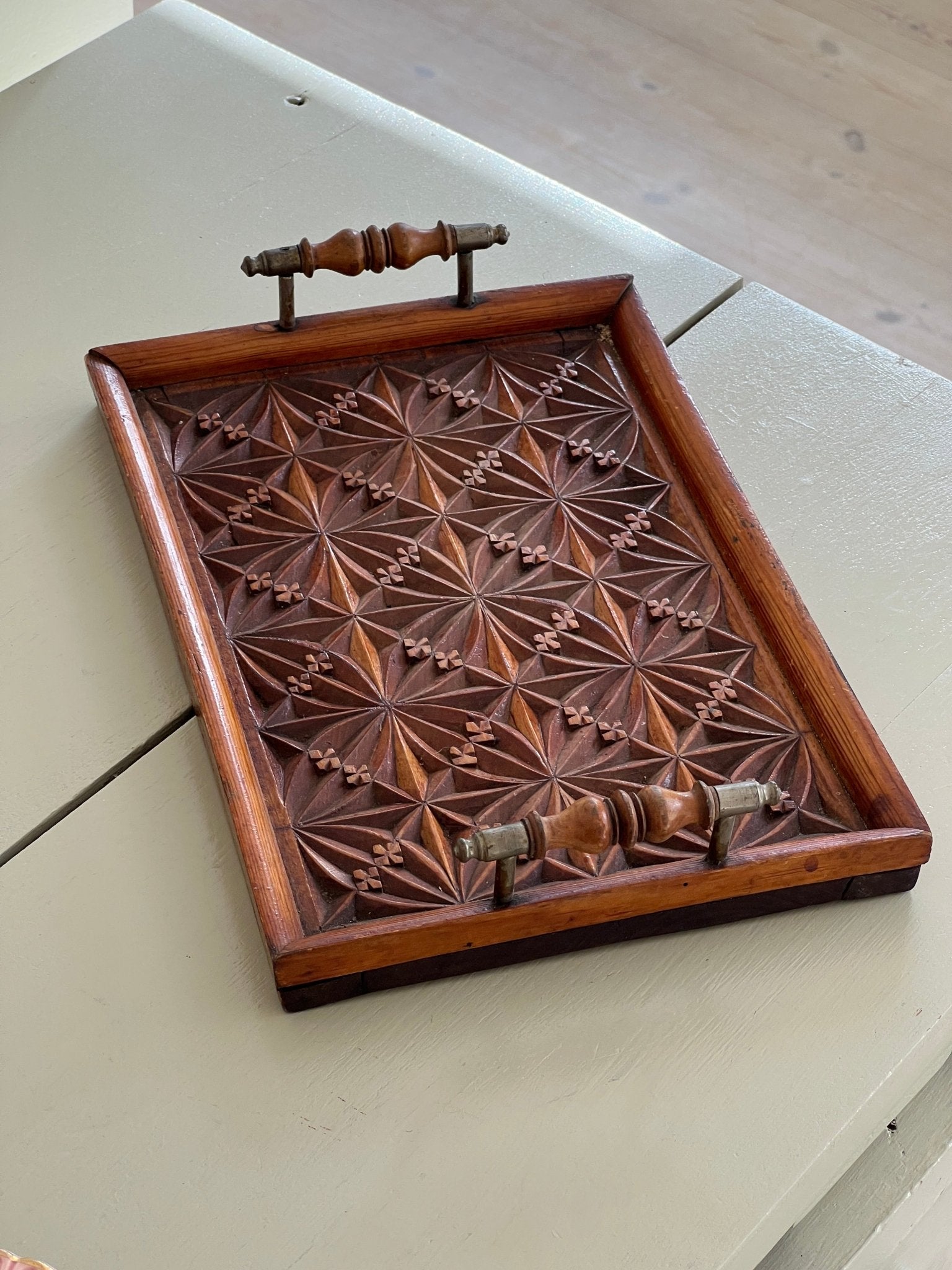 Carved tray - NEROLI