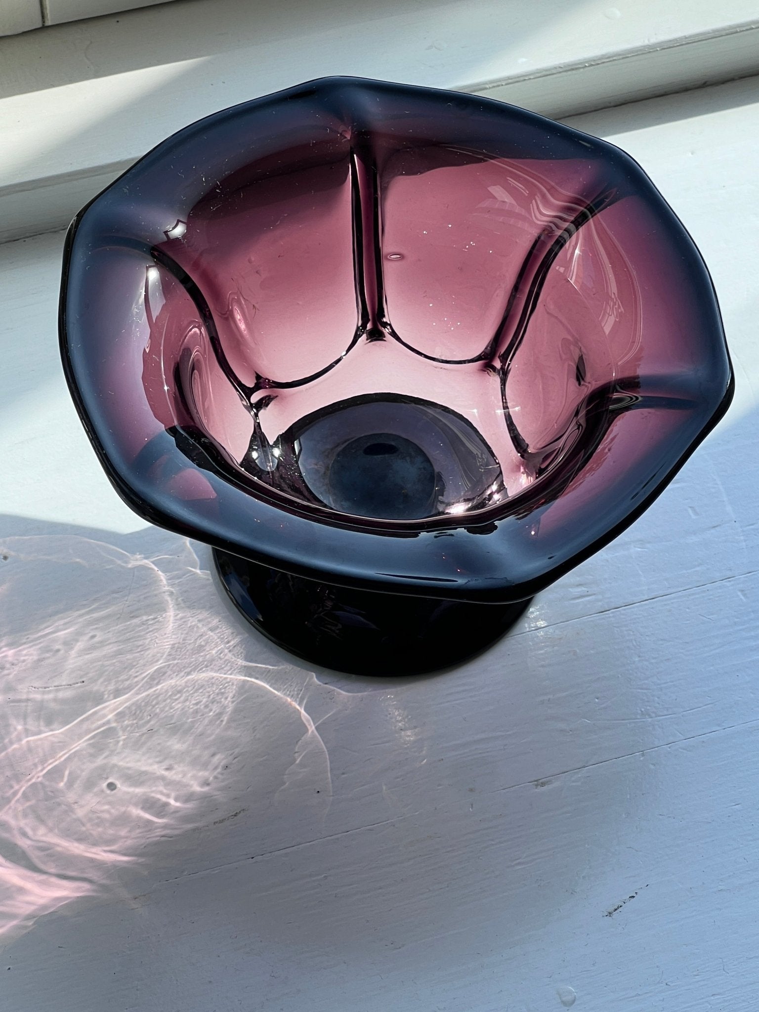 Deep orchid pedestal bowl - NEROLI