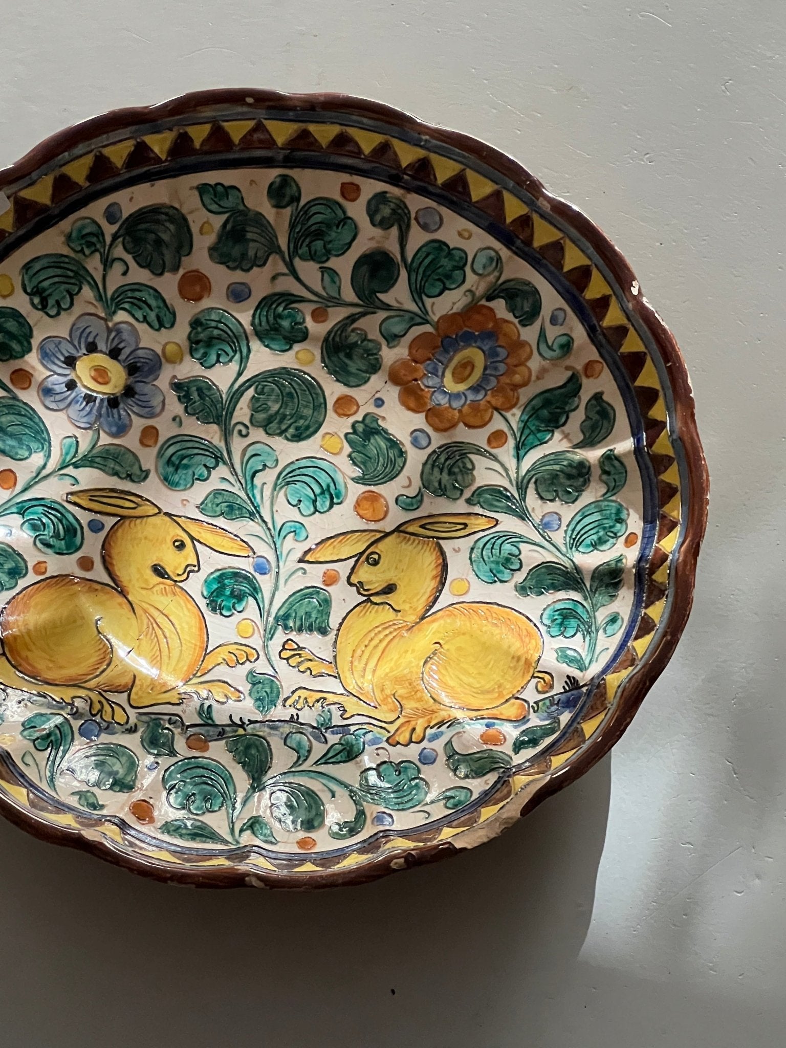 Deruta ceramic platter - NEROLI