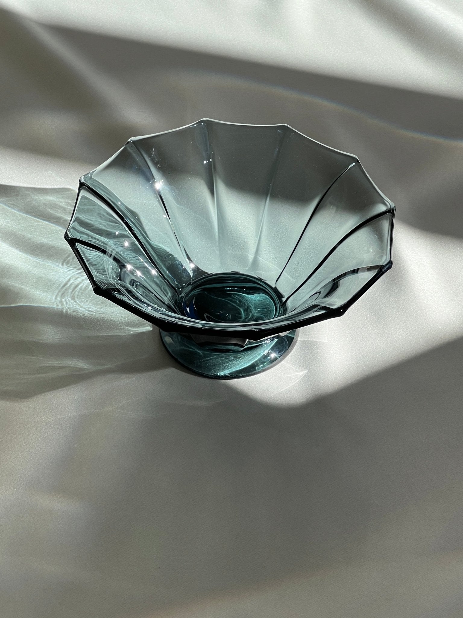 Emerald black glass bowl - NEROLI