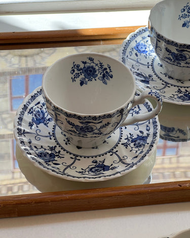 English cups and saucers (7 sets) - NEROLI