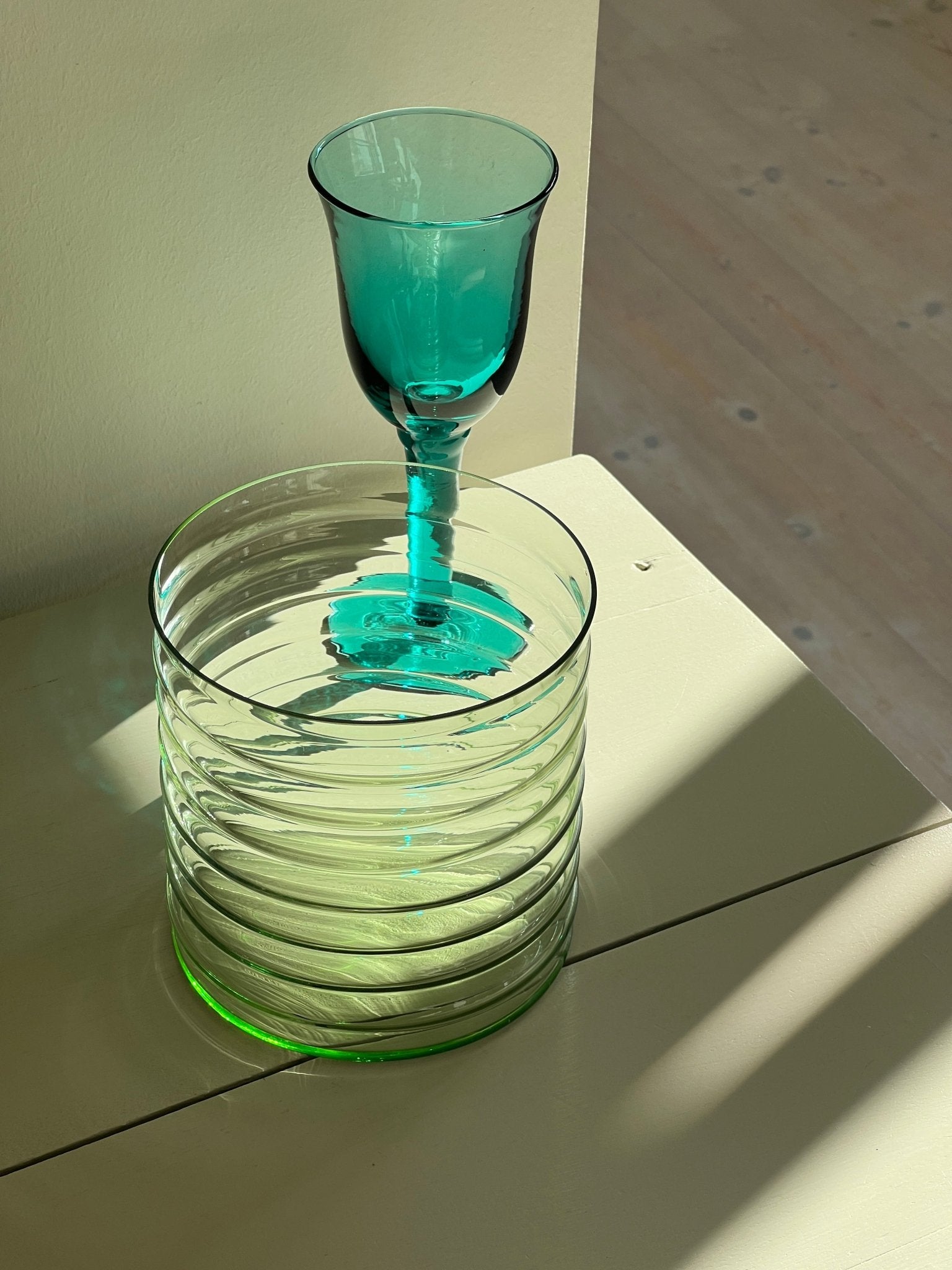 Fluted glass vase - NEROLI