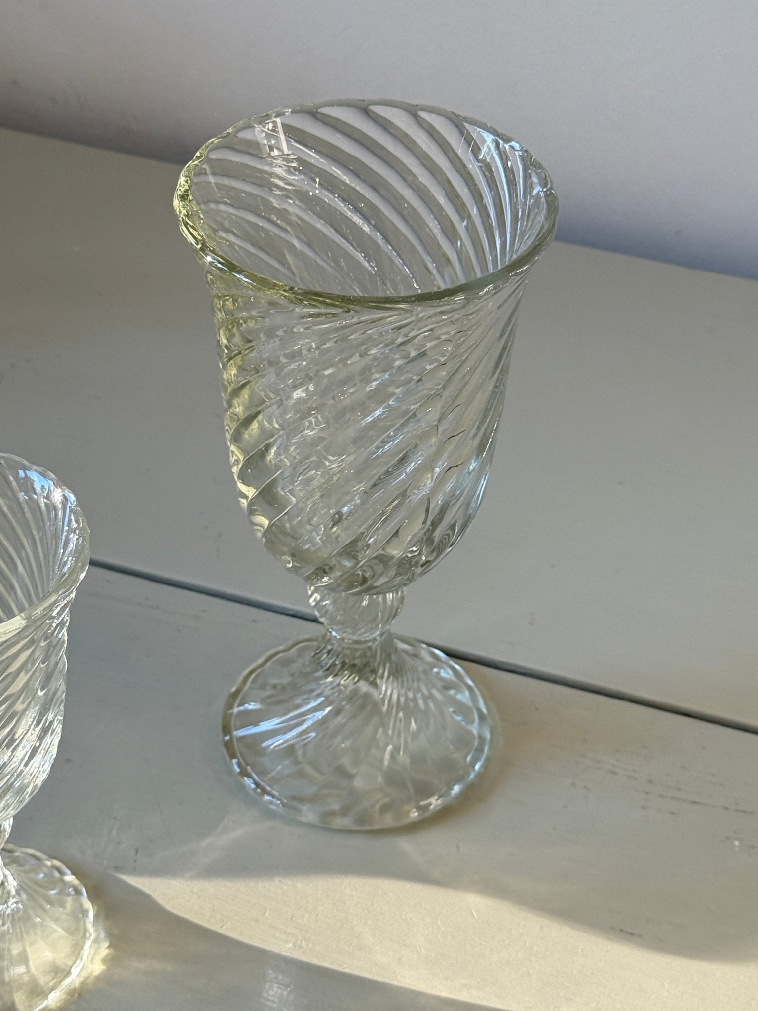 Footed glass vase - NEROLI