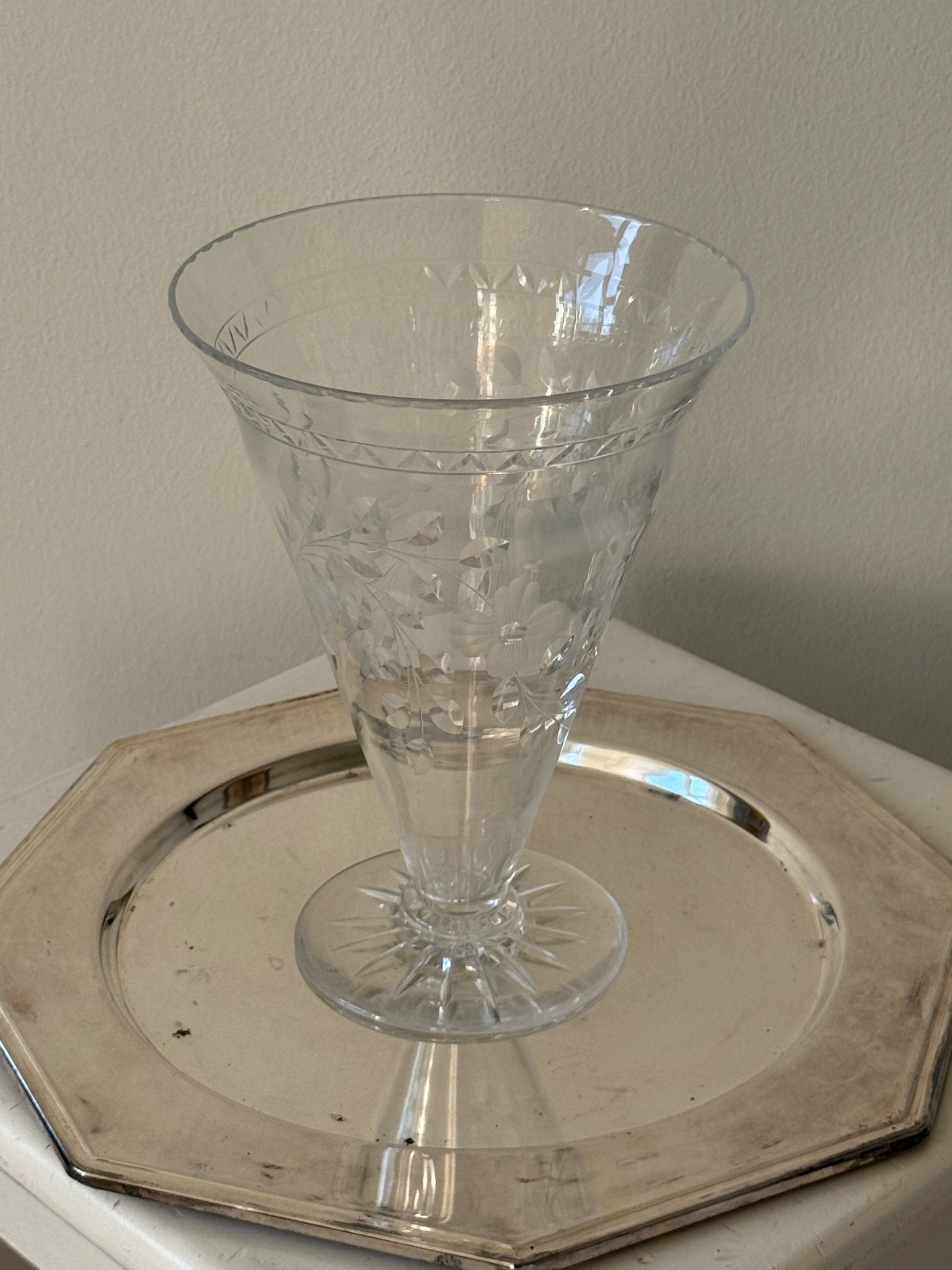Footed glass vase - NEROLI