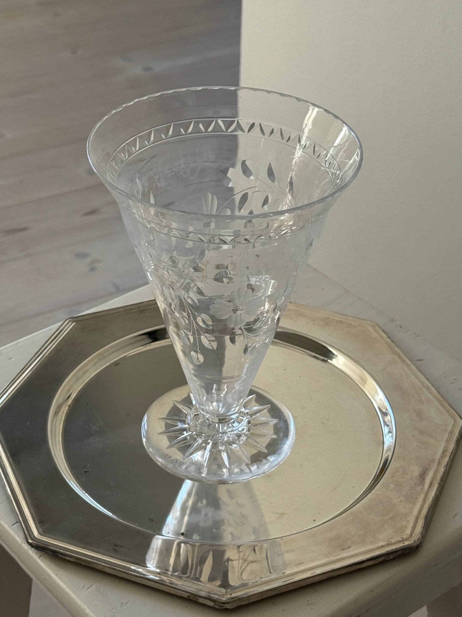 Footed glass vase - NEROLI
