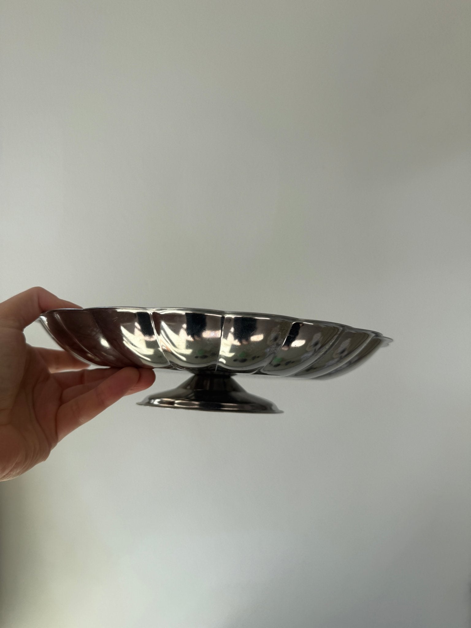 Footed steel platter - NEROLI