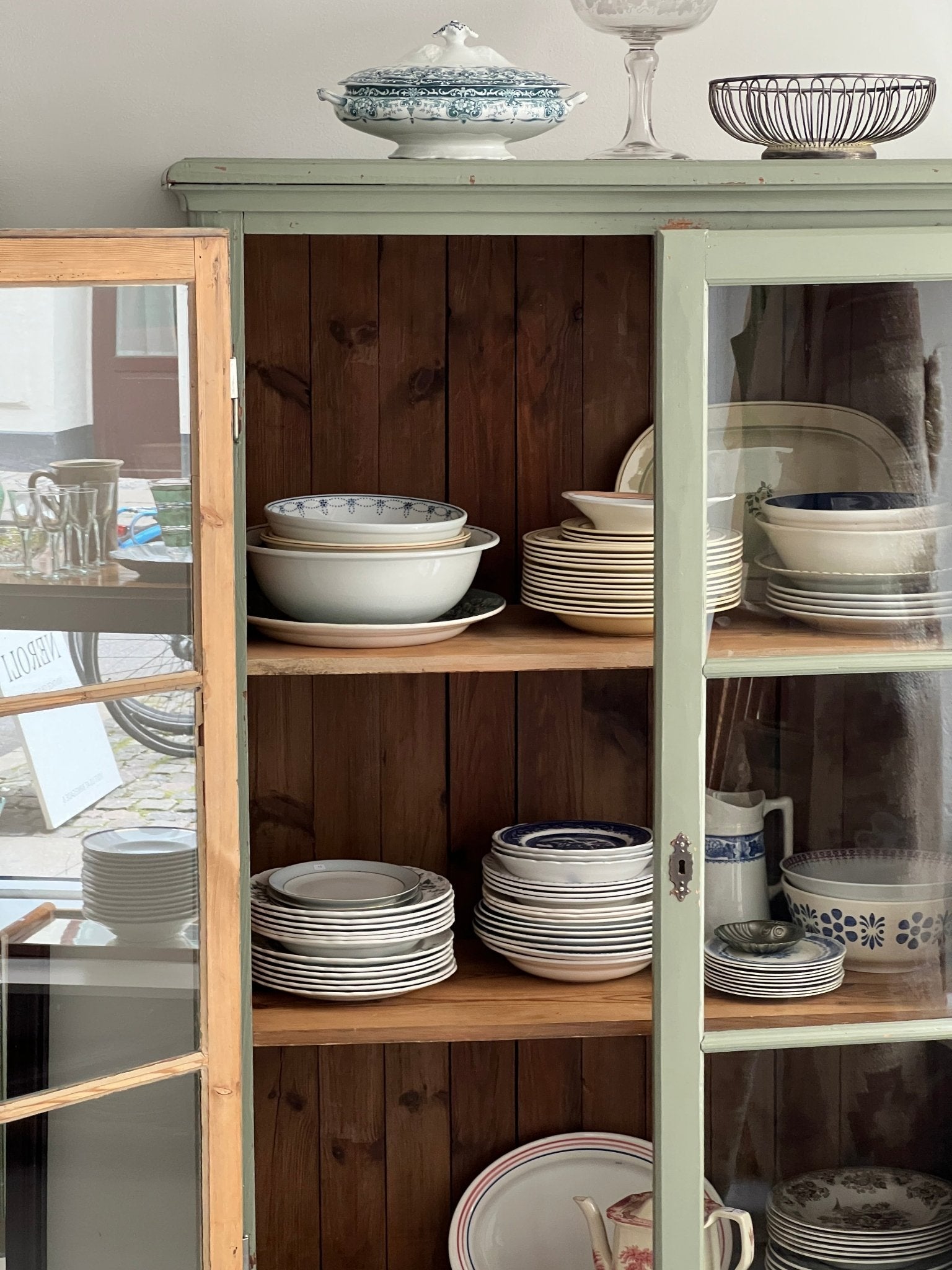 Glass cabinet - NEROLI