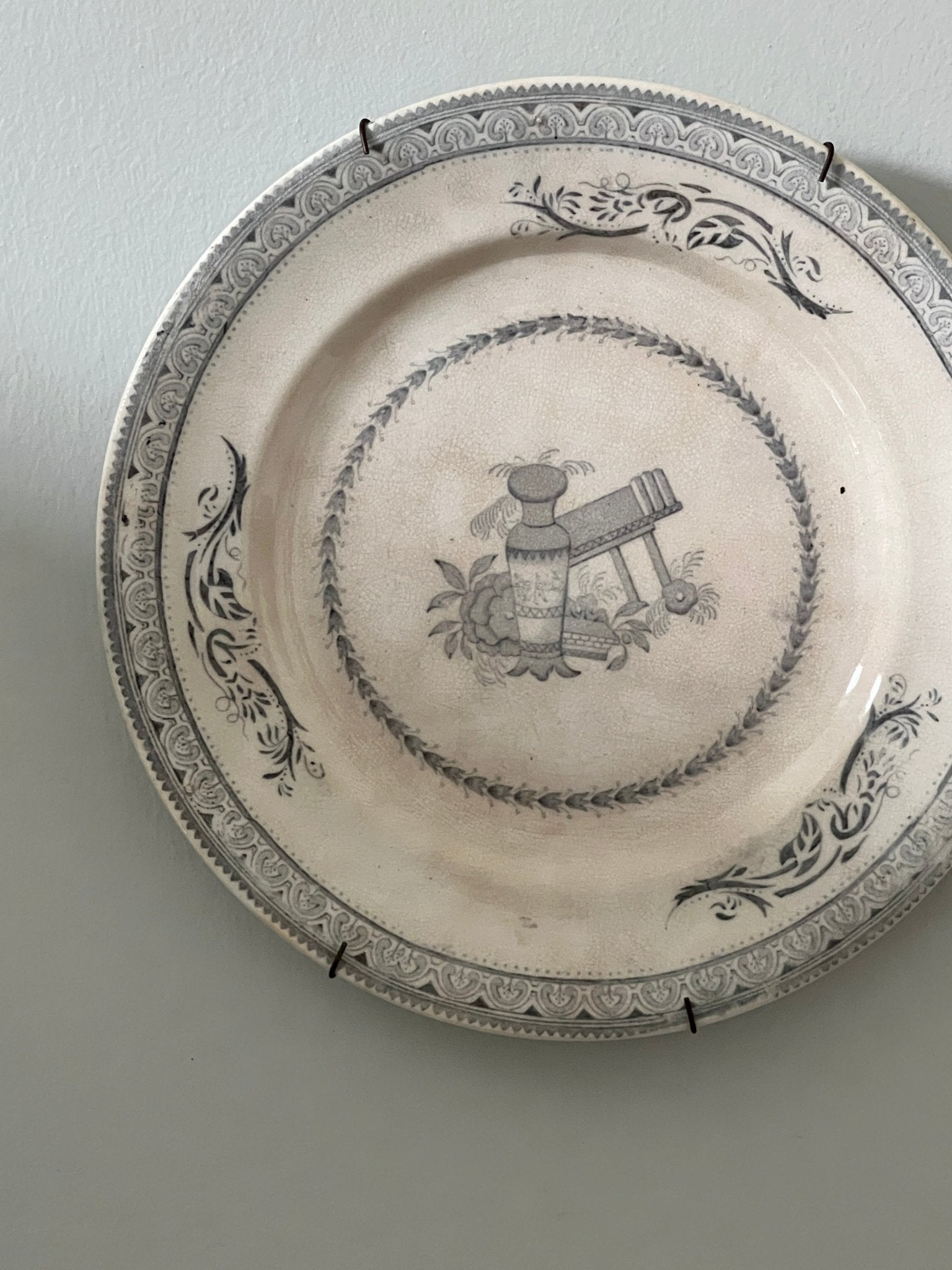 Grecian wall plate - NEROLI