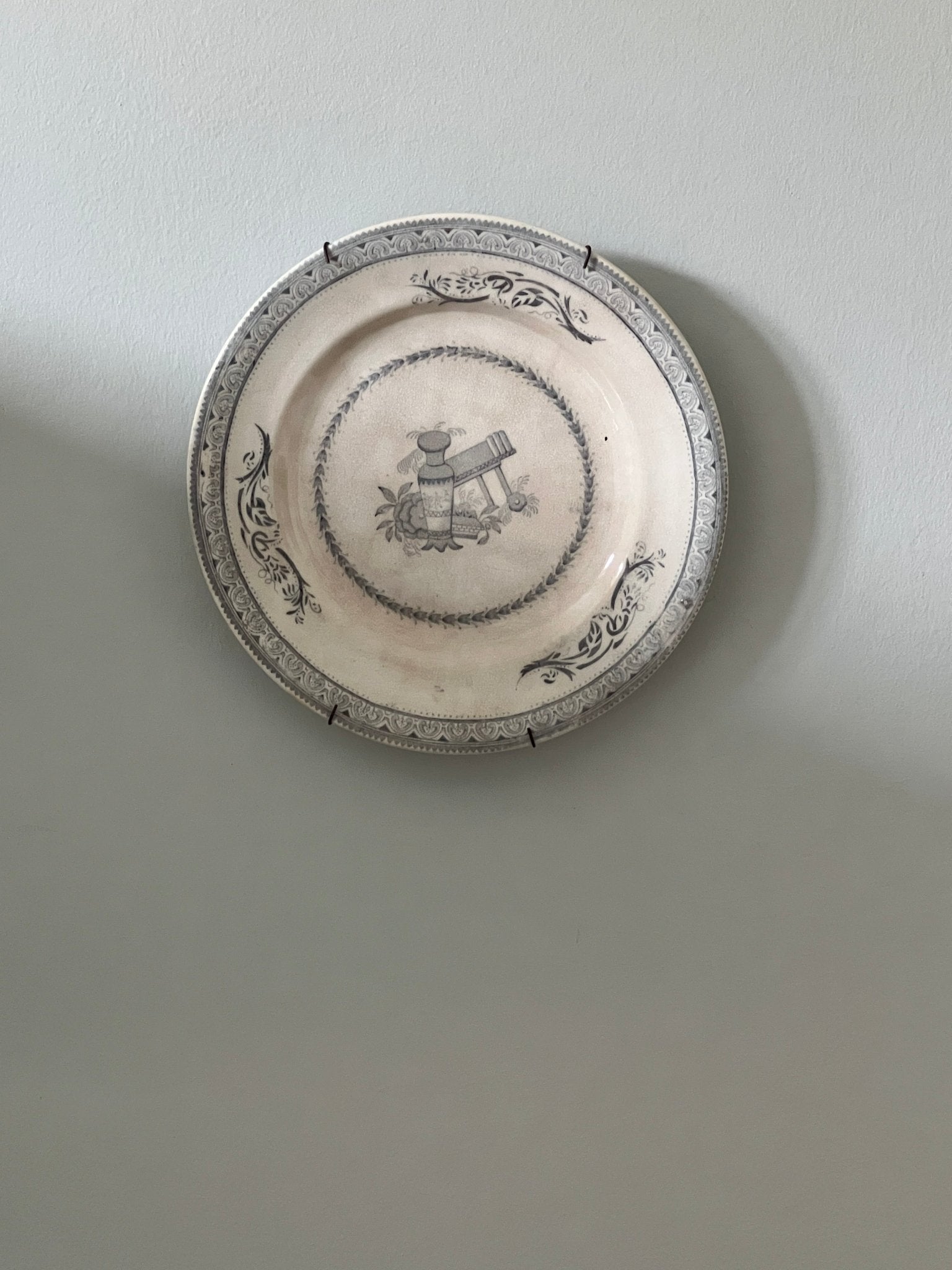 Grecian wall plate - NEROLI