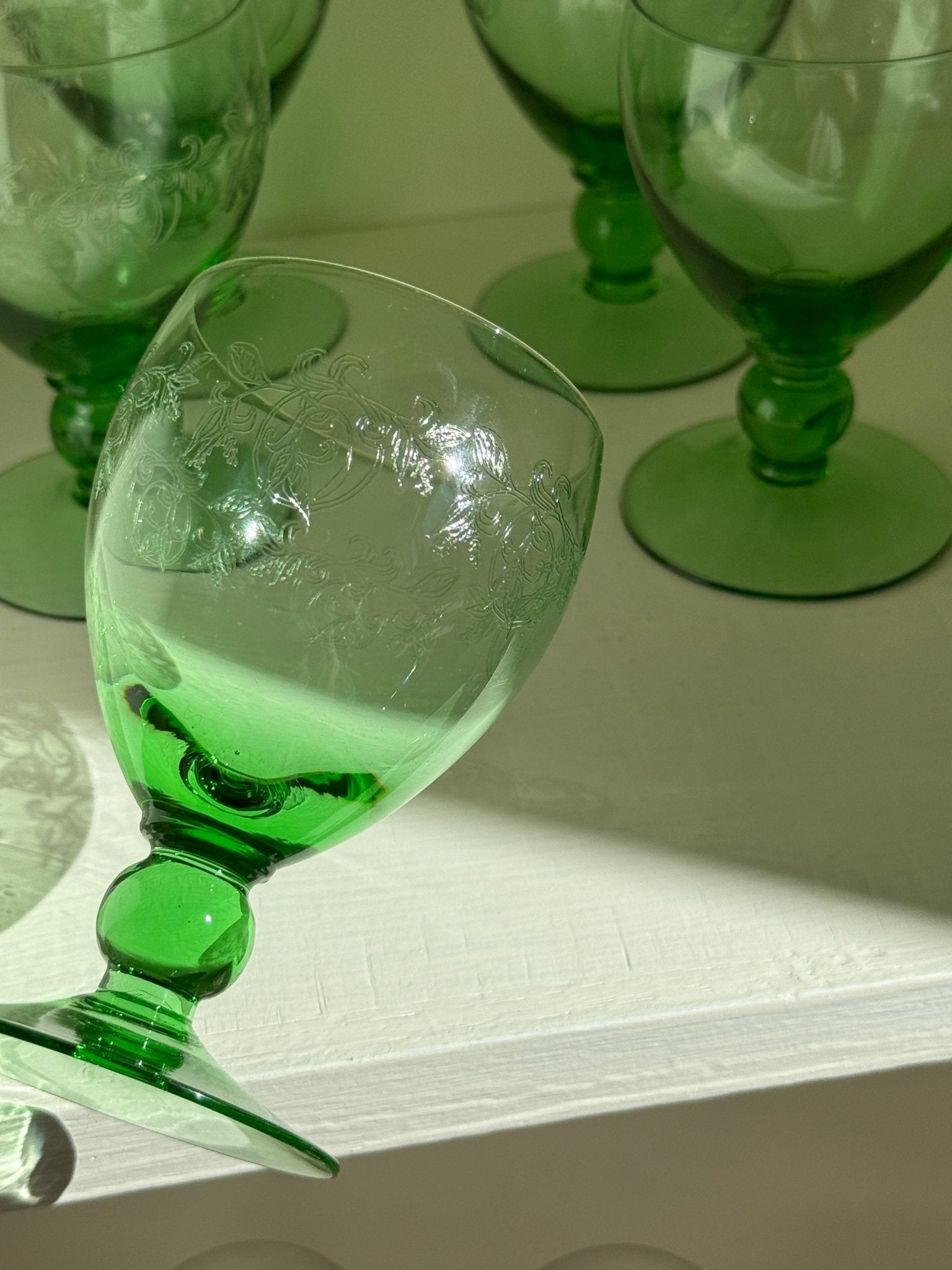 Green wine glasses (12 pcs) - NEROLI