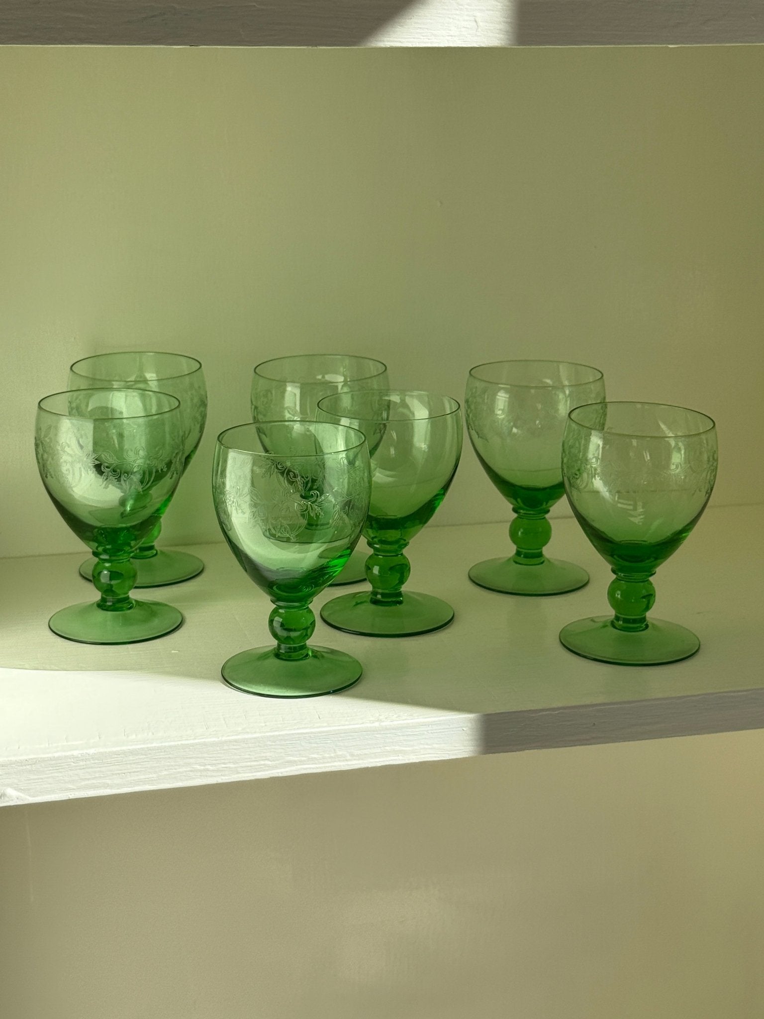 Green wine glasses (12 pcs) - NEROLI