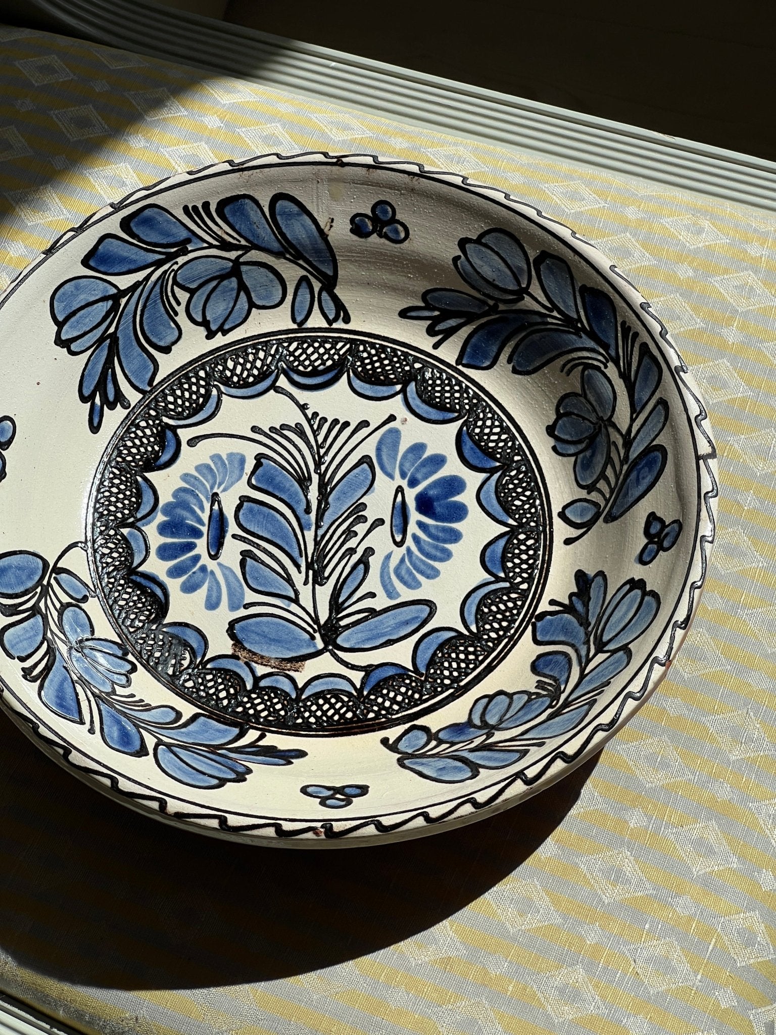 Handpainted ceramic platter - NEROLI