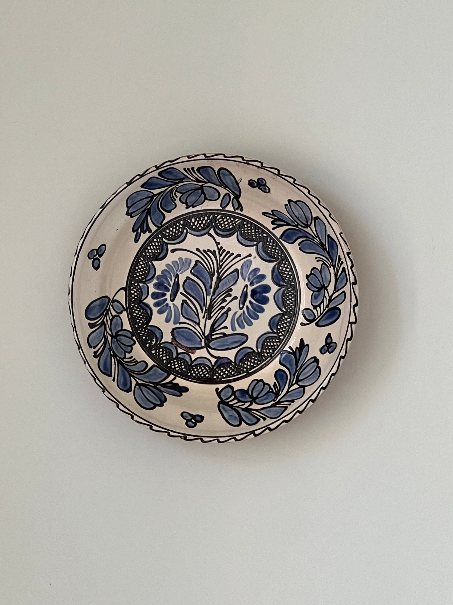 Handpainted ceramic platter - NEROLI