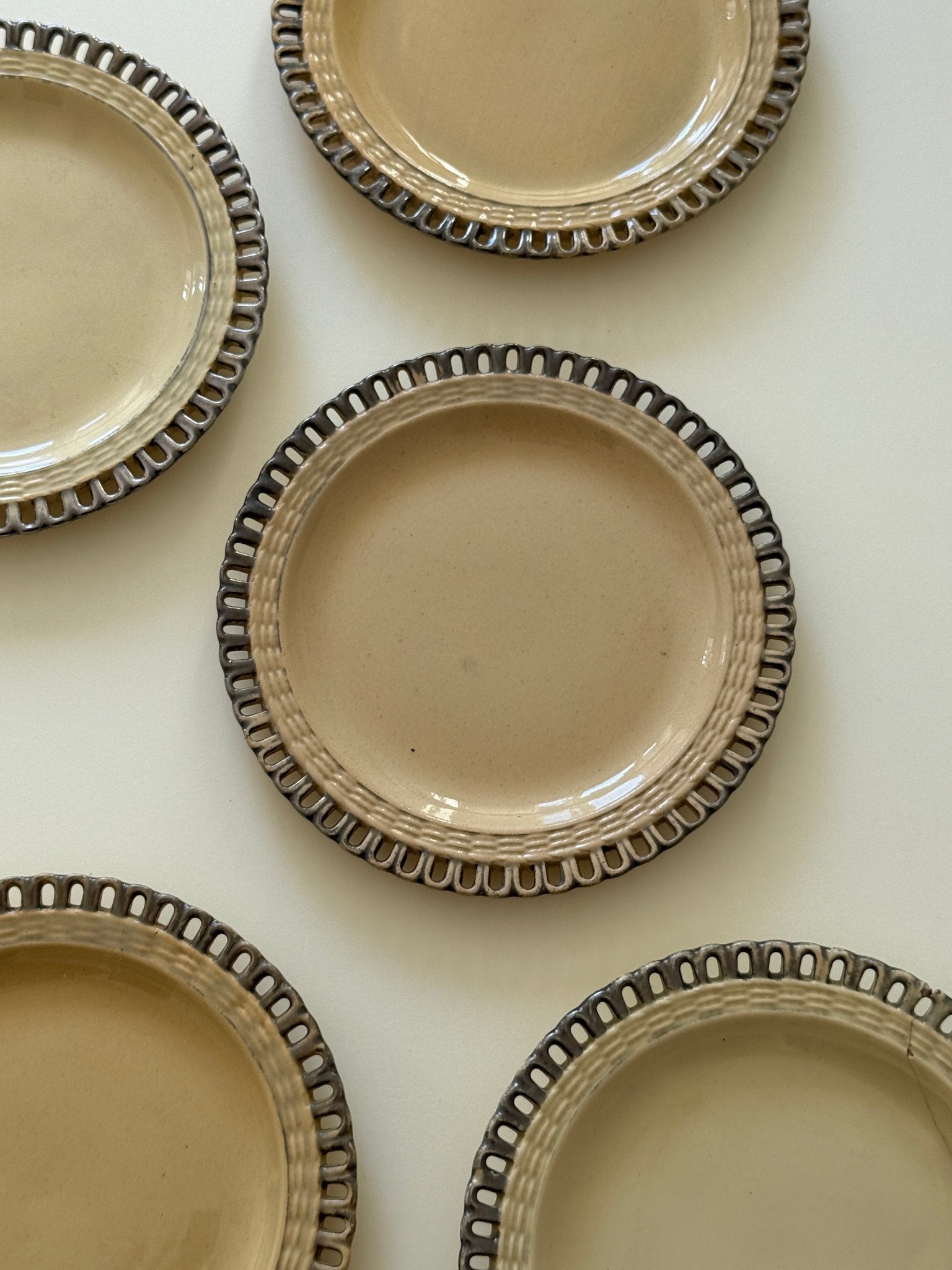Lace edge dessert plates (5 pcs) - NEROLI