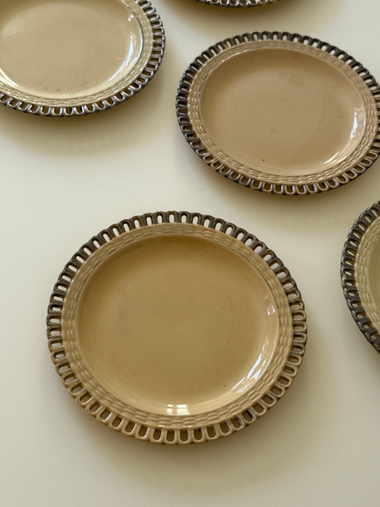 Lace edge dessert plates (5 pcs) - NEROLI