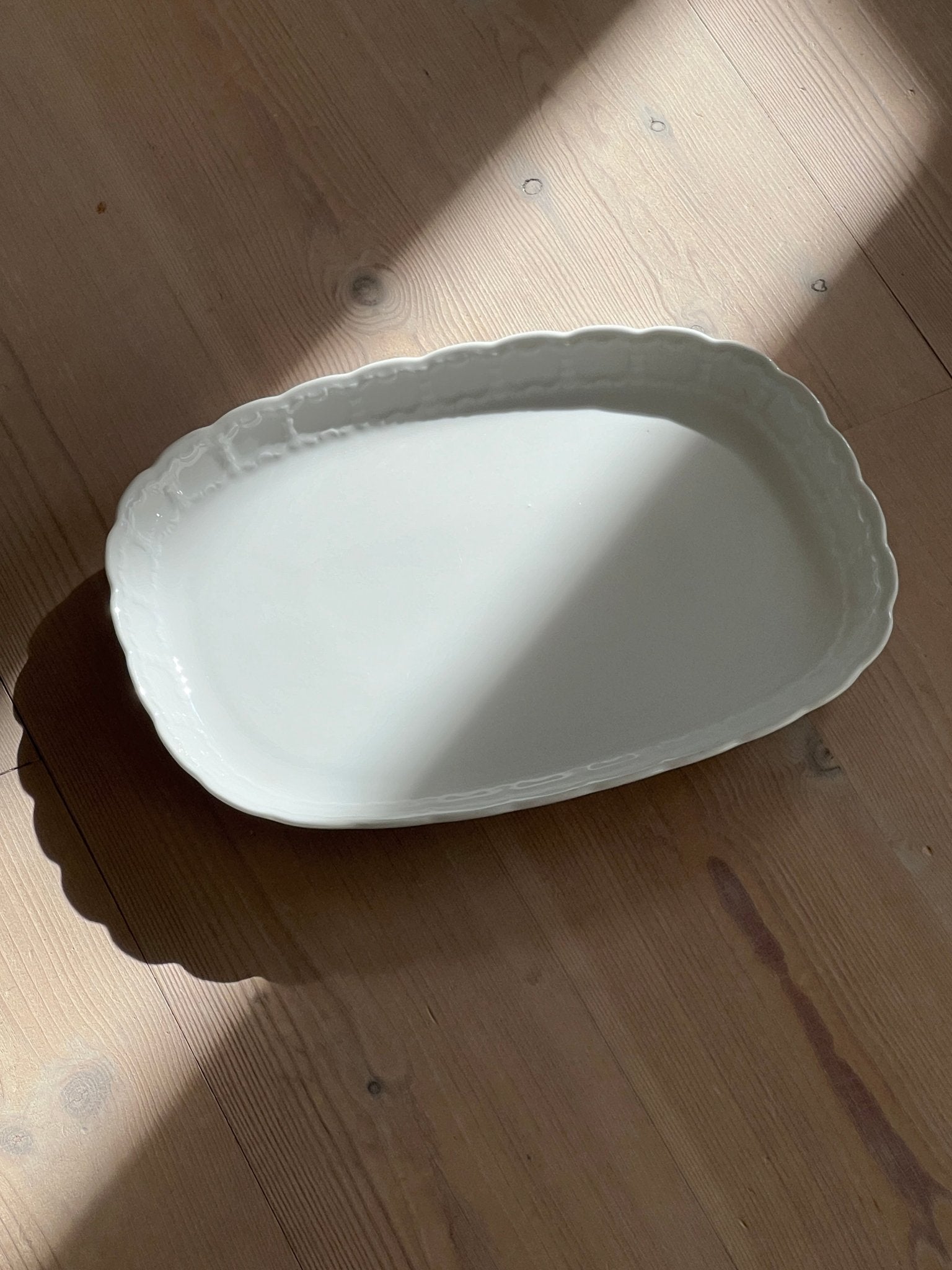 Lace edge platter - NEROLI