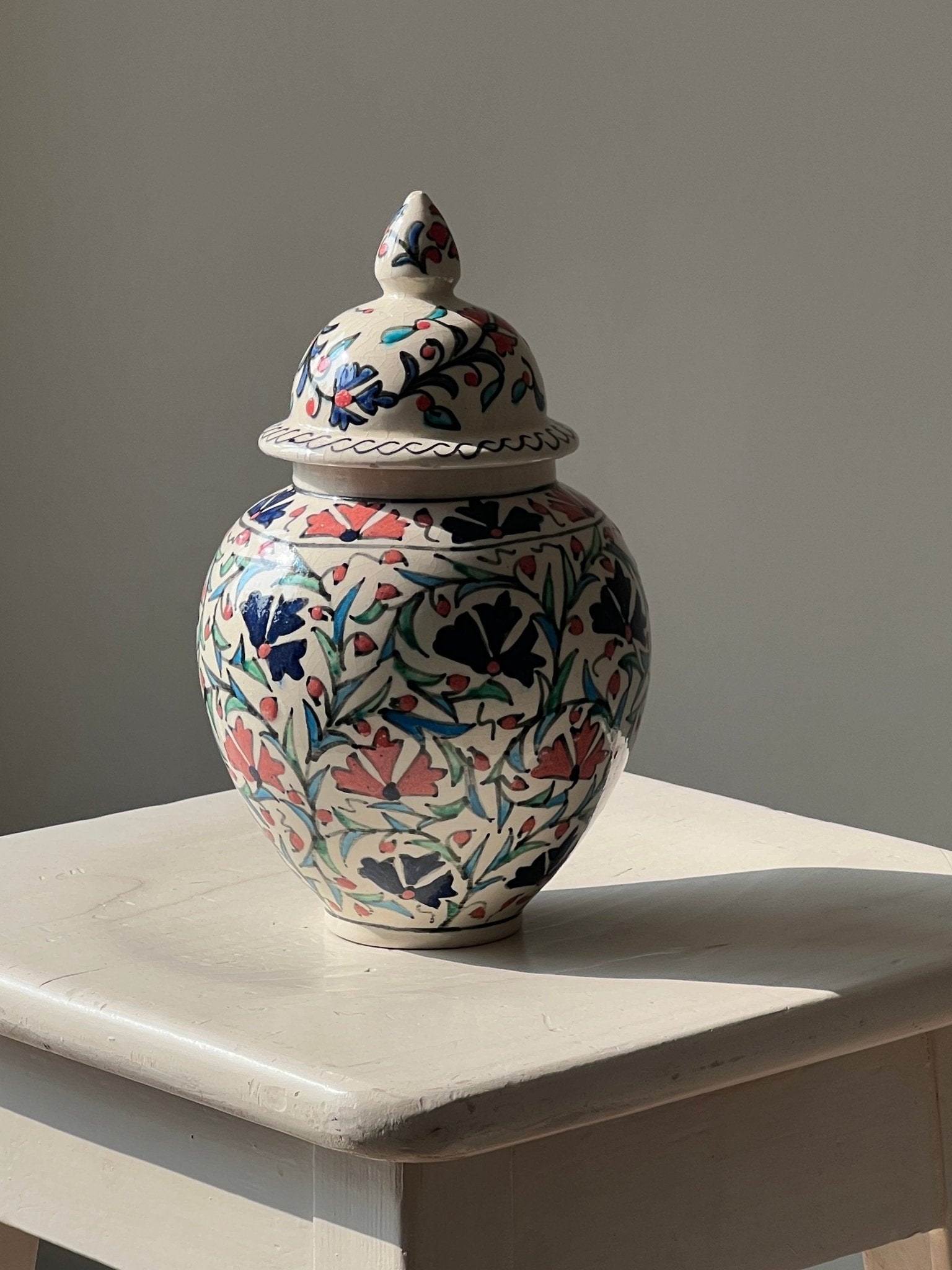 Lidded ceramic vase - NEROLI