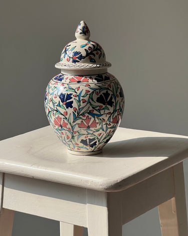 Lidded ceramic vase - NEROLI