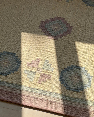 Lilac and blue flatweave rug - NEROLI