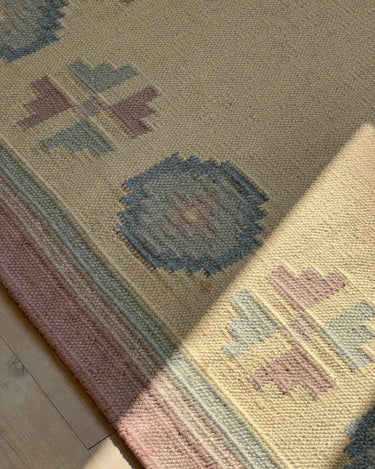 Lilac and blue flatweave rug - NEROLI