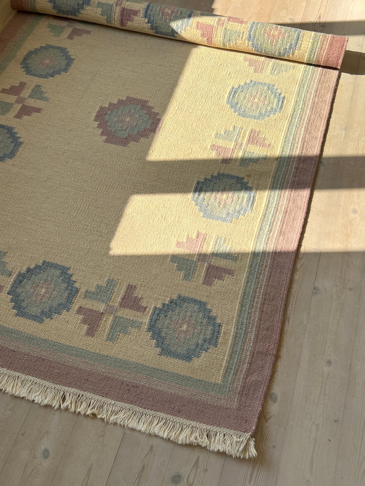 Lilac and blue flatweave rug - NEROLI