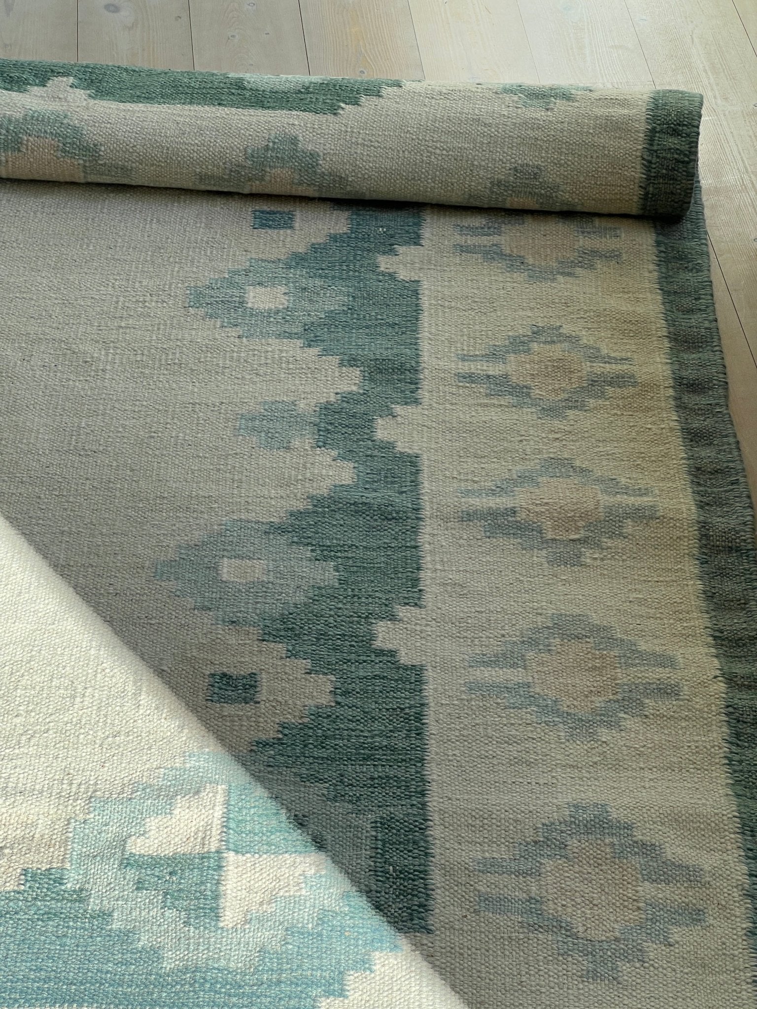 Mint flatweave rug - NEROLI