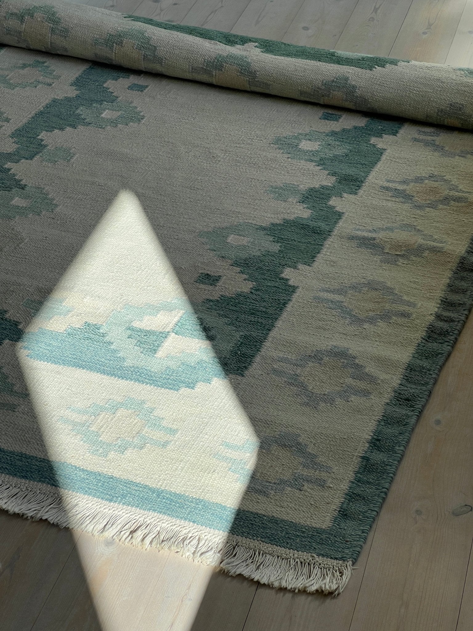 Mint flatweave rug - NEROLI