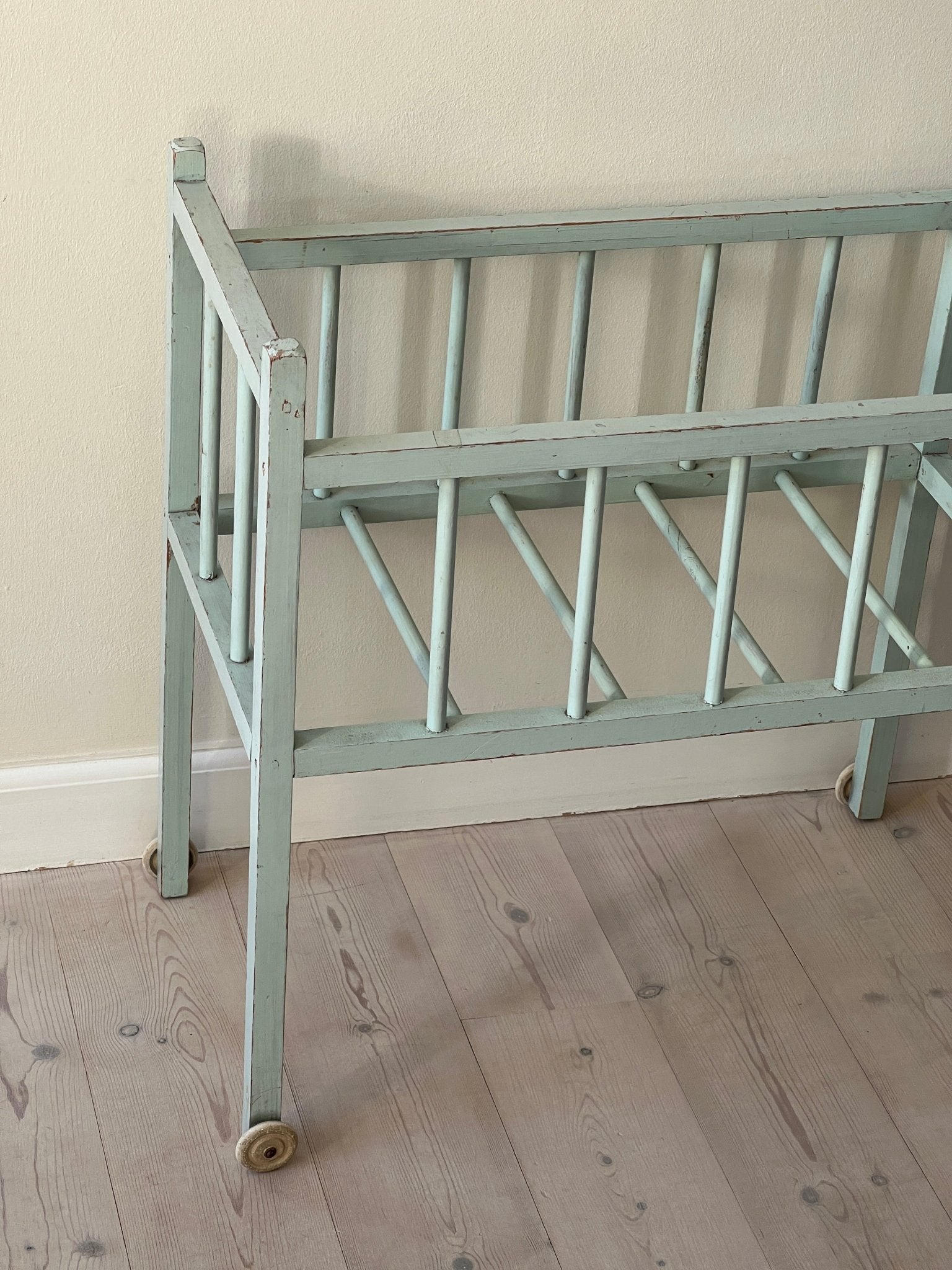 Mint green doll bed - NEROLI